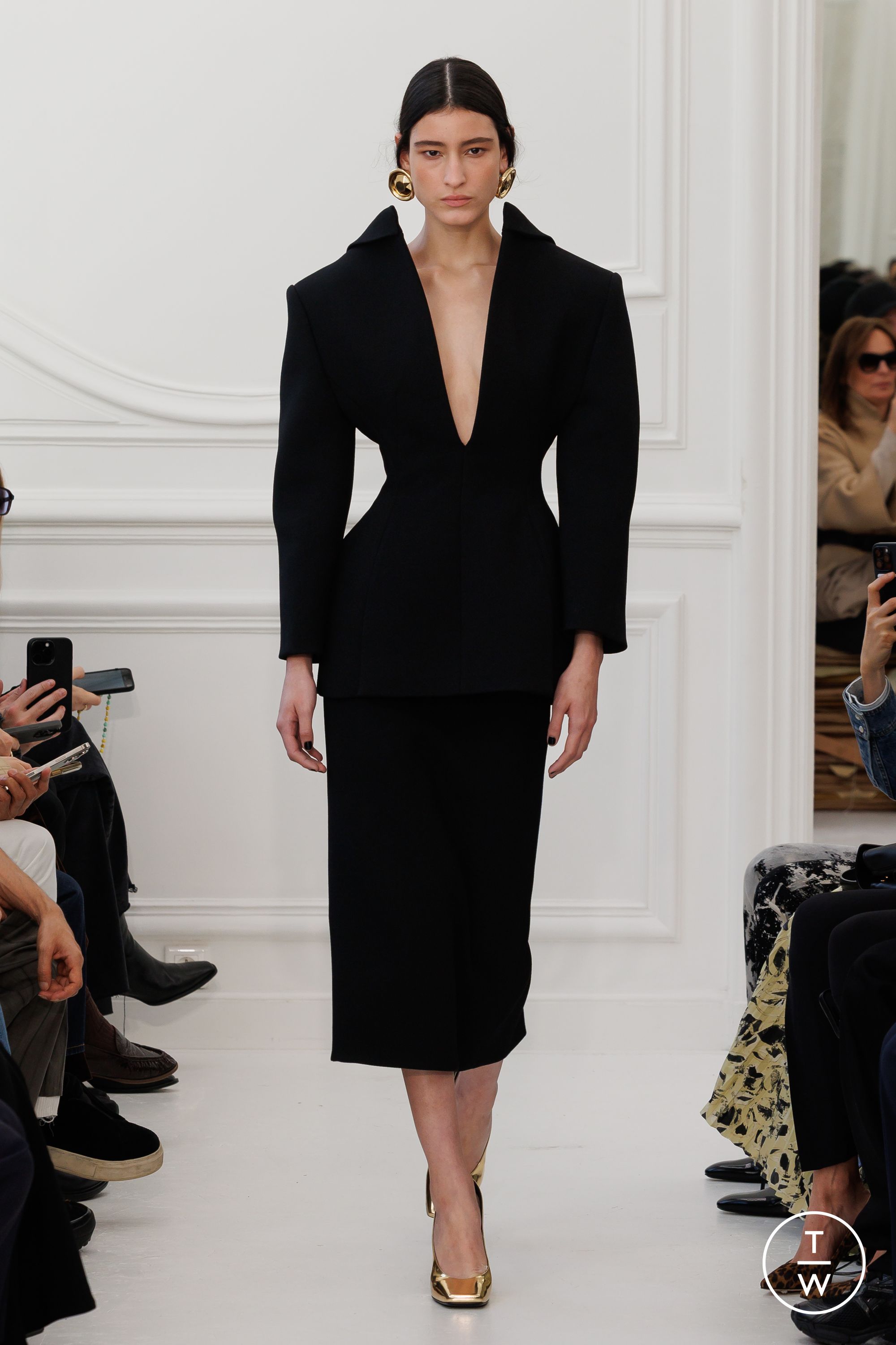 givenchywomenswearaw25look44-