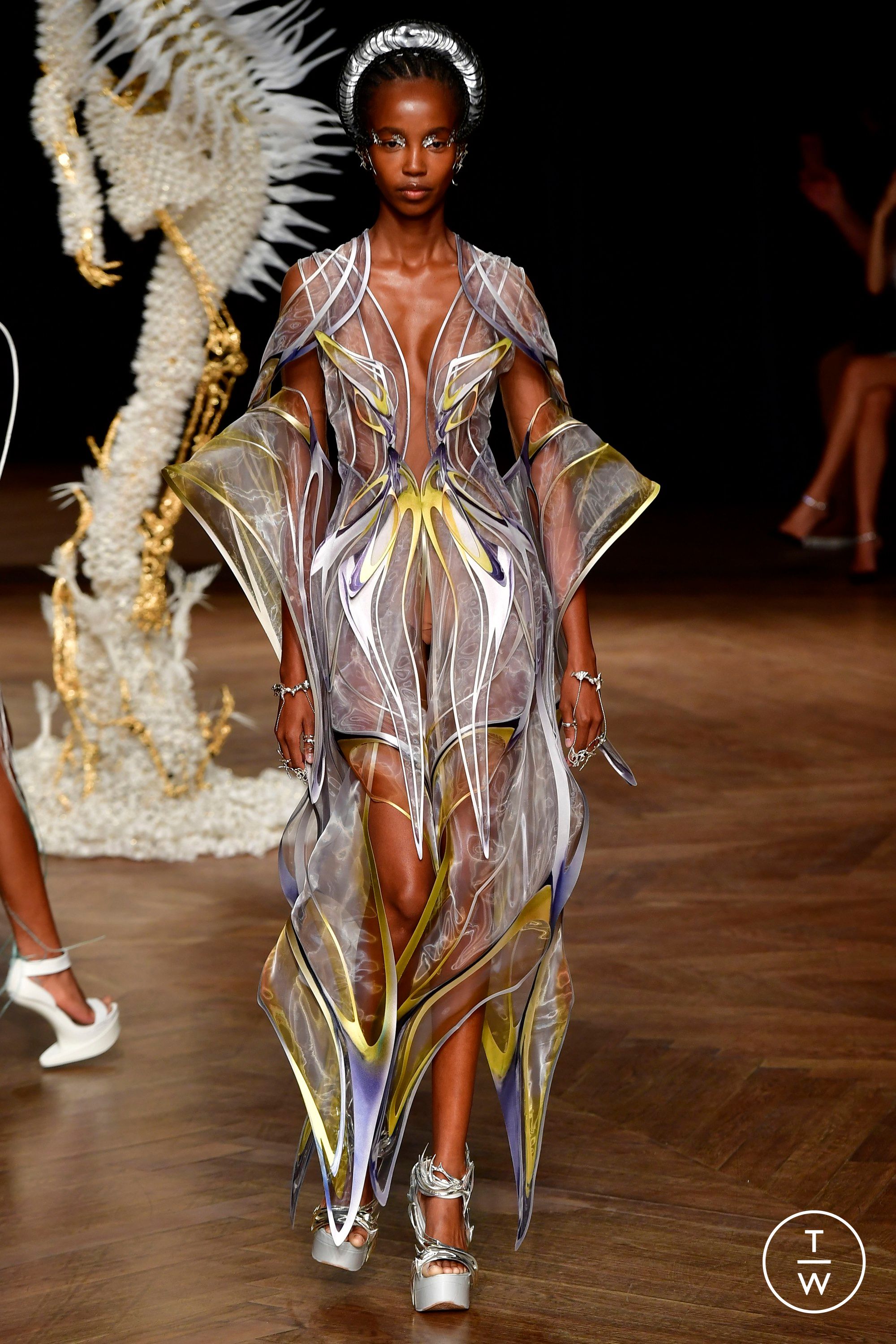 Review of Iris Van Herpen's Haute Couture Autumn Winter 2021/2022 Collection