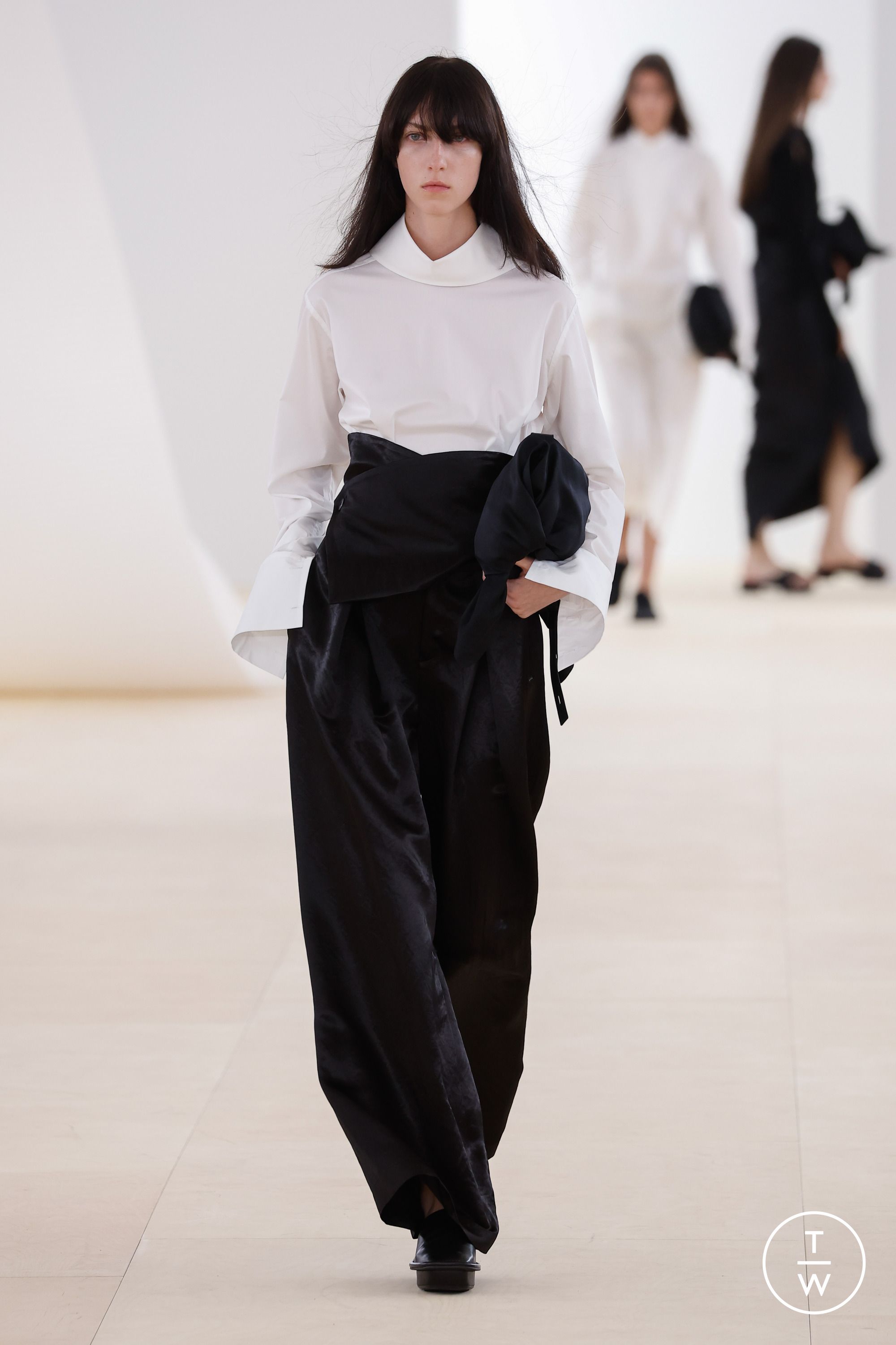 me by ISSEY MIYAKE 2024 SS ノースリーブ 未使用 ISSEY MIYAKE SPRING SUMMER 2024 COLLECTIONS 24 – ISSEY MIYAKE