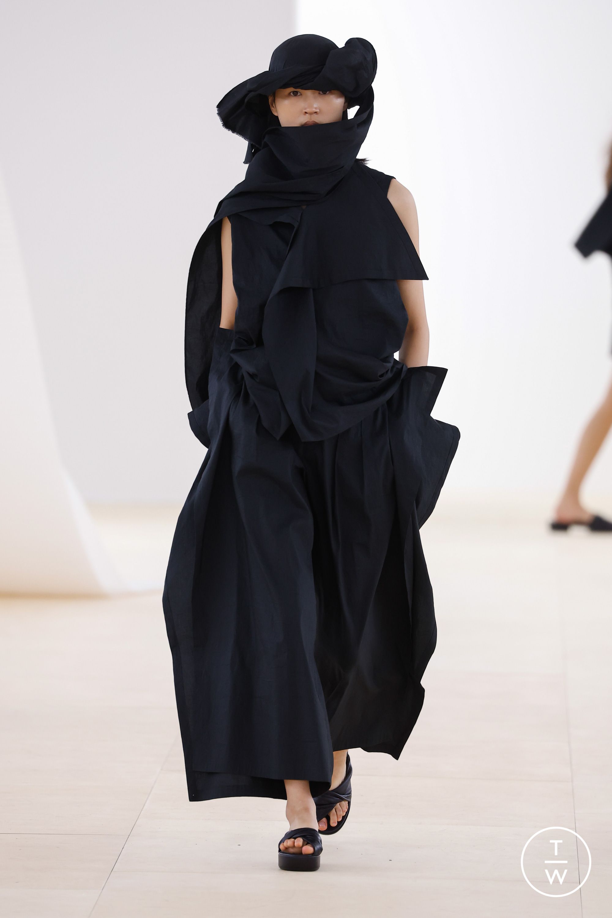 Issey Miyake SS24 womenswear #34 - Tagwalk: The Fashion Search Engine