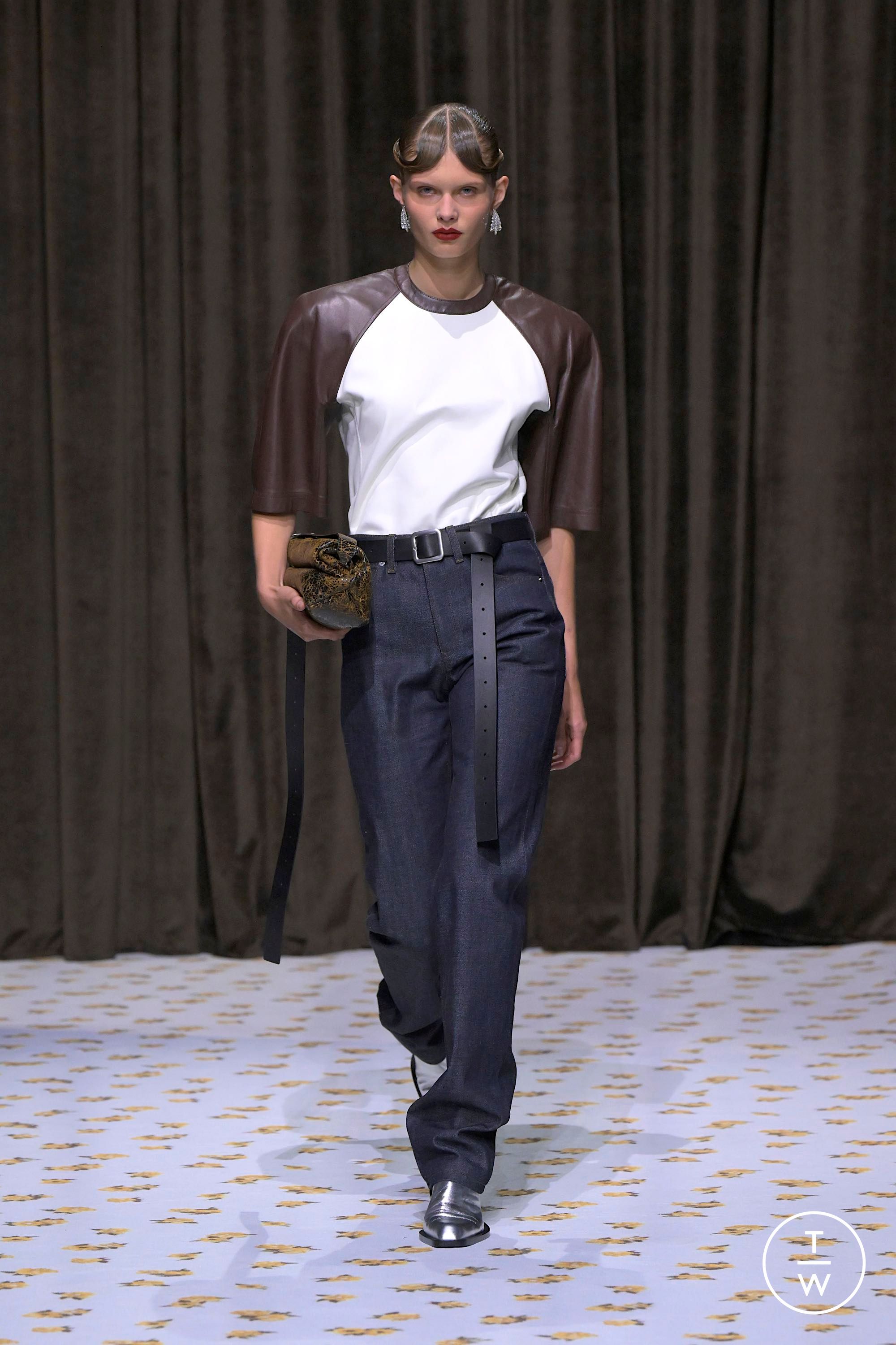 Tシャツ・カットソー Jil Sander SS25 LOGO OVER FIT ML (J21GC0167 J20243001) Logo T-Shirt Man | Jil Sander Official Online Store