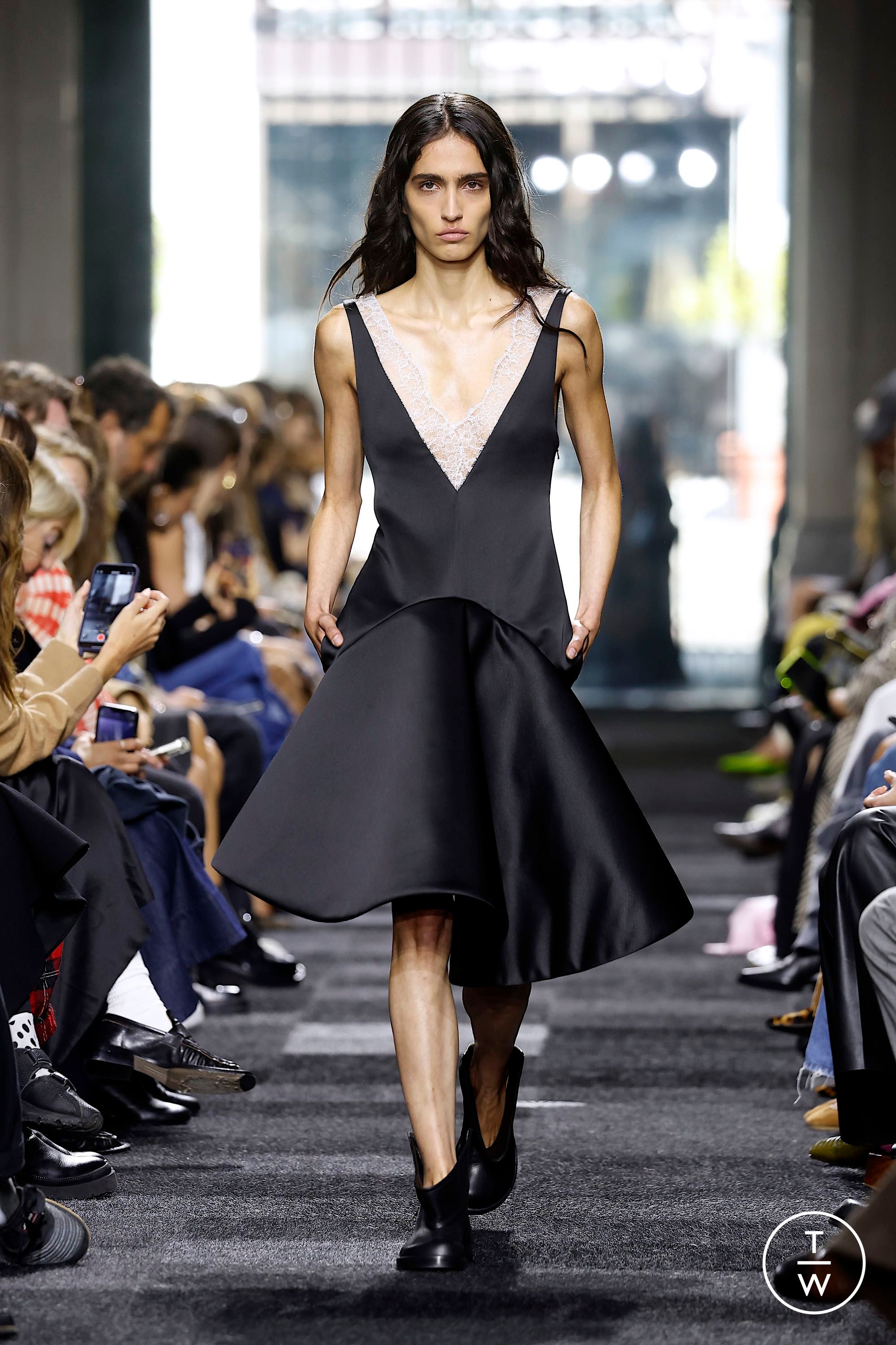 JW Anderson Spring/Summer 2025 womenswear #24 - Tagwalk: The