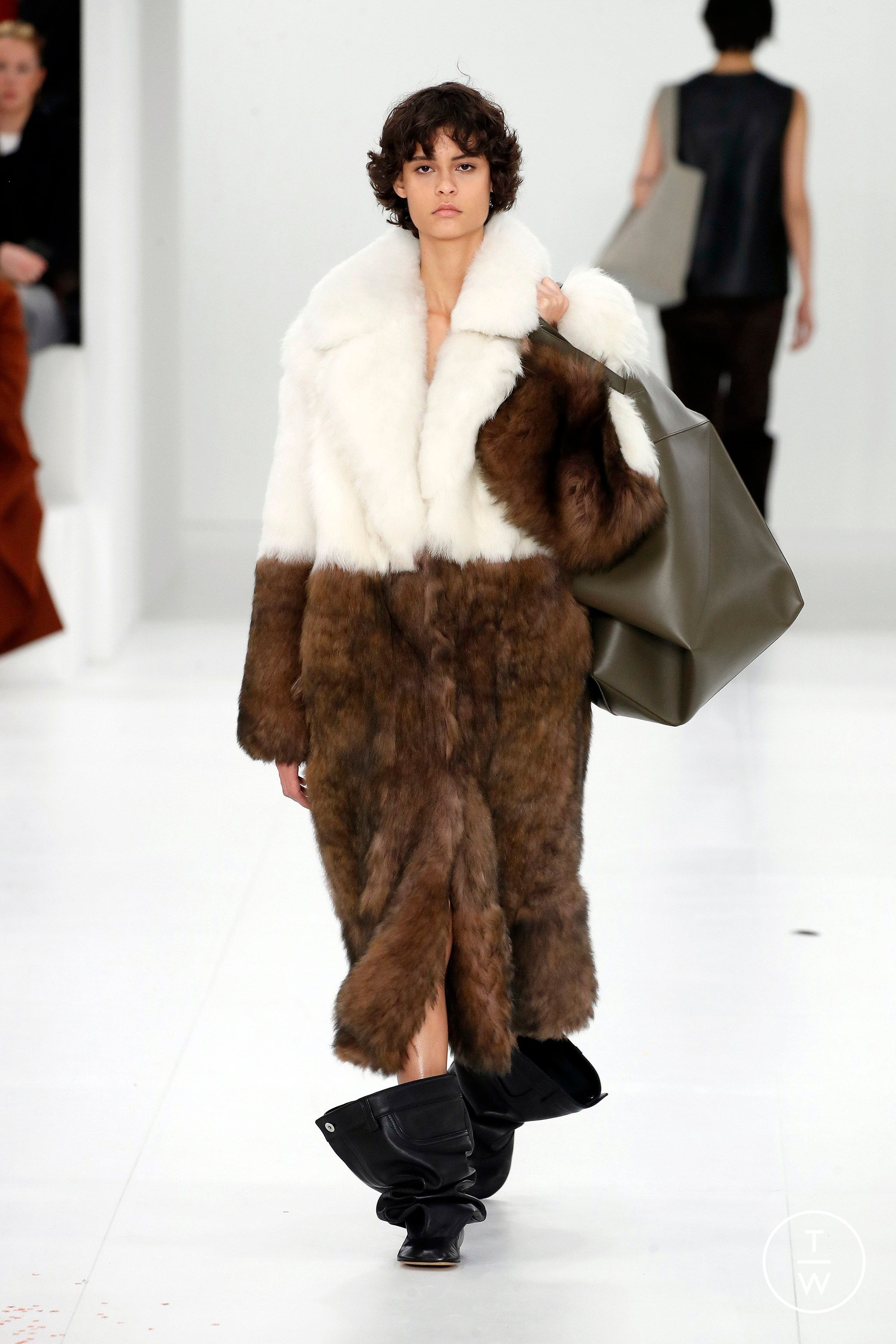 Loewe Pre-Fall/Winter 2023, English