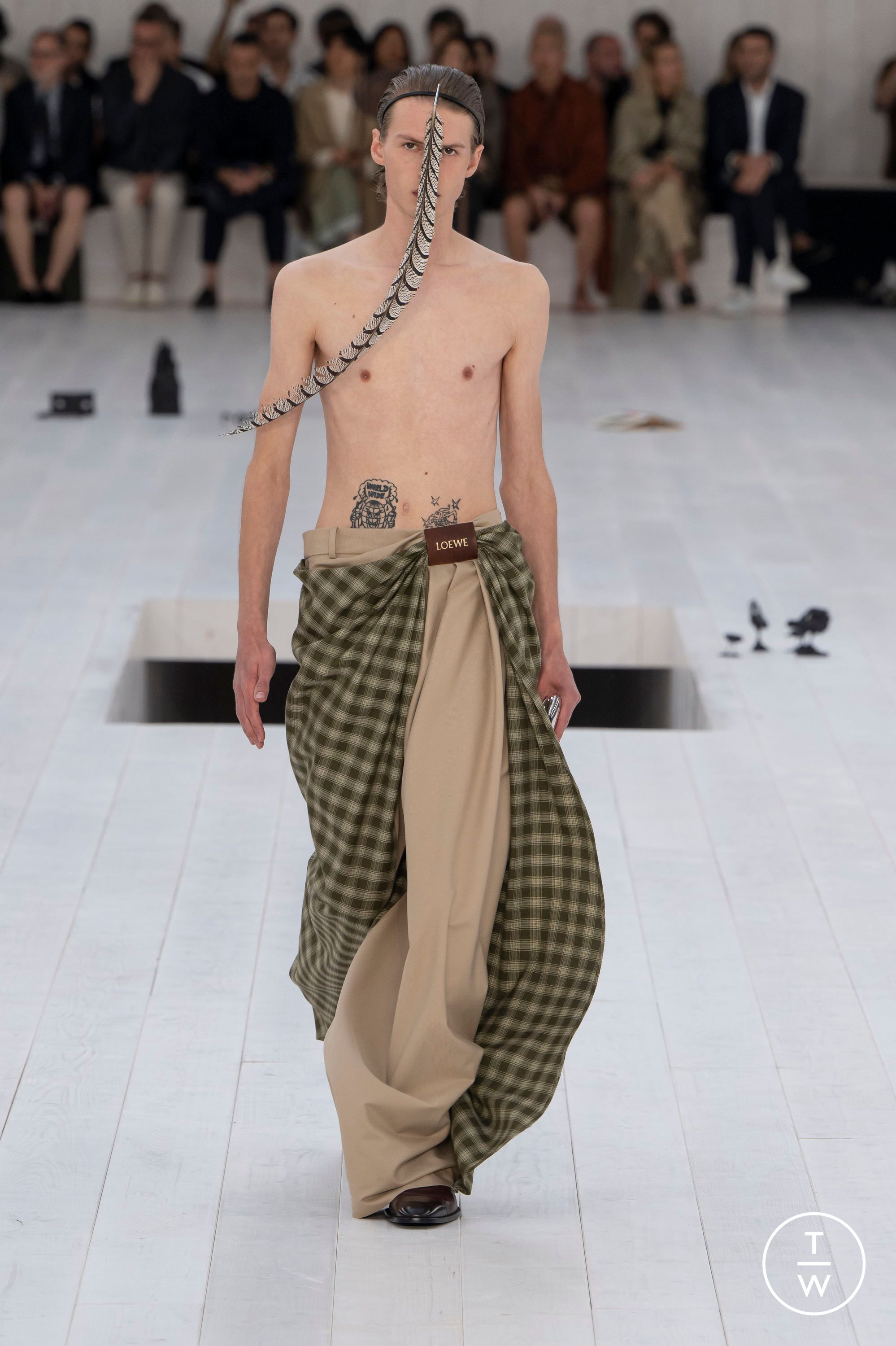 ジャケット Loewe Vestibilit Regular Lunghezza Standard Monopetto. Rever Loewe Men's Spring 2025 Runway, Fashion Show & Collection