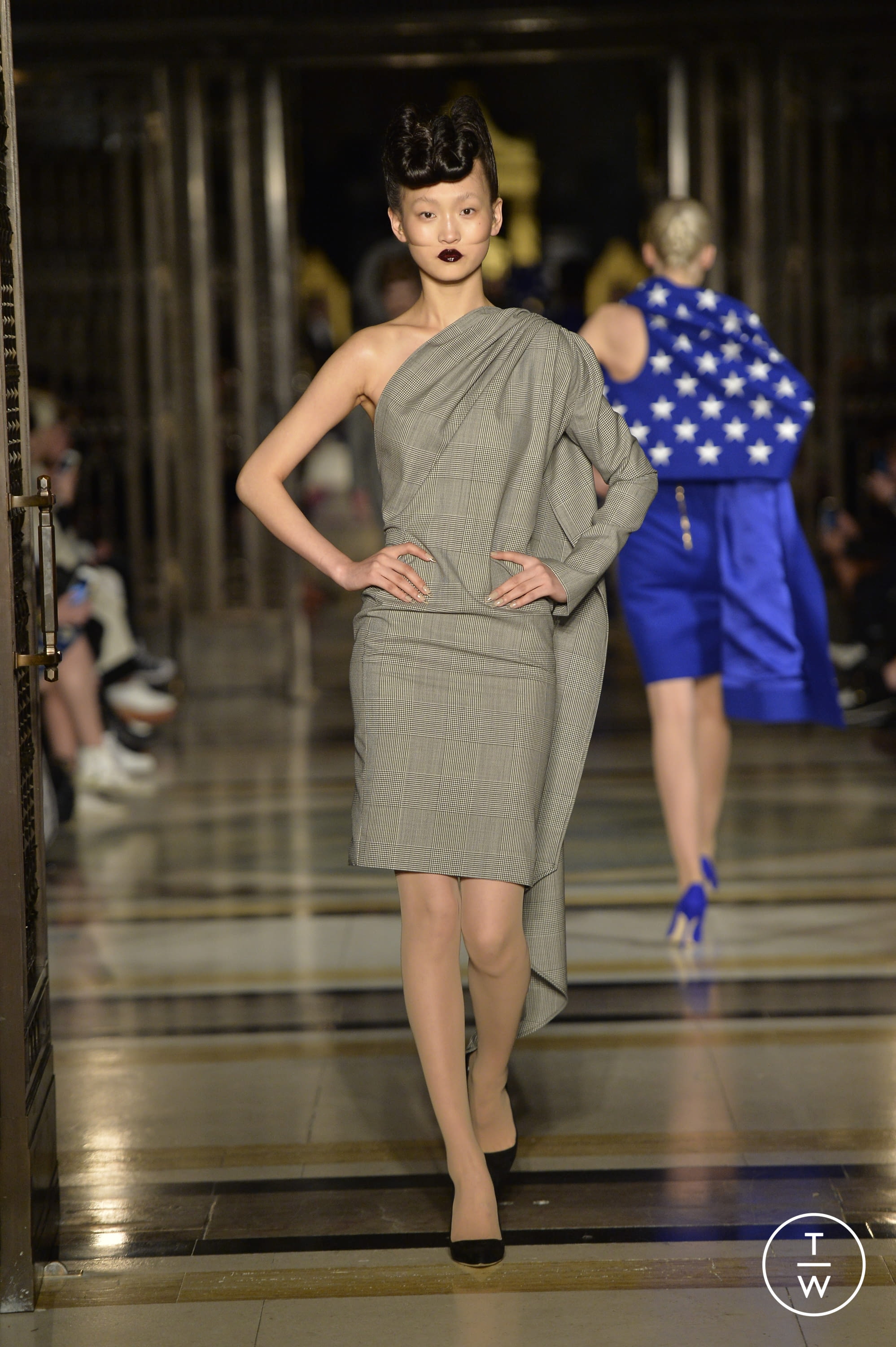 Gareth Pugh F/W 16 womenswear #14 - Tagwalk: The Fashion Search Engine
