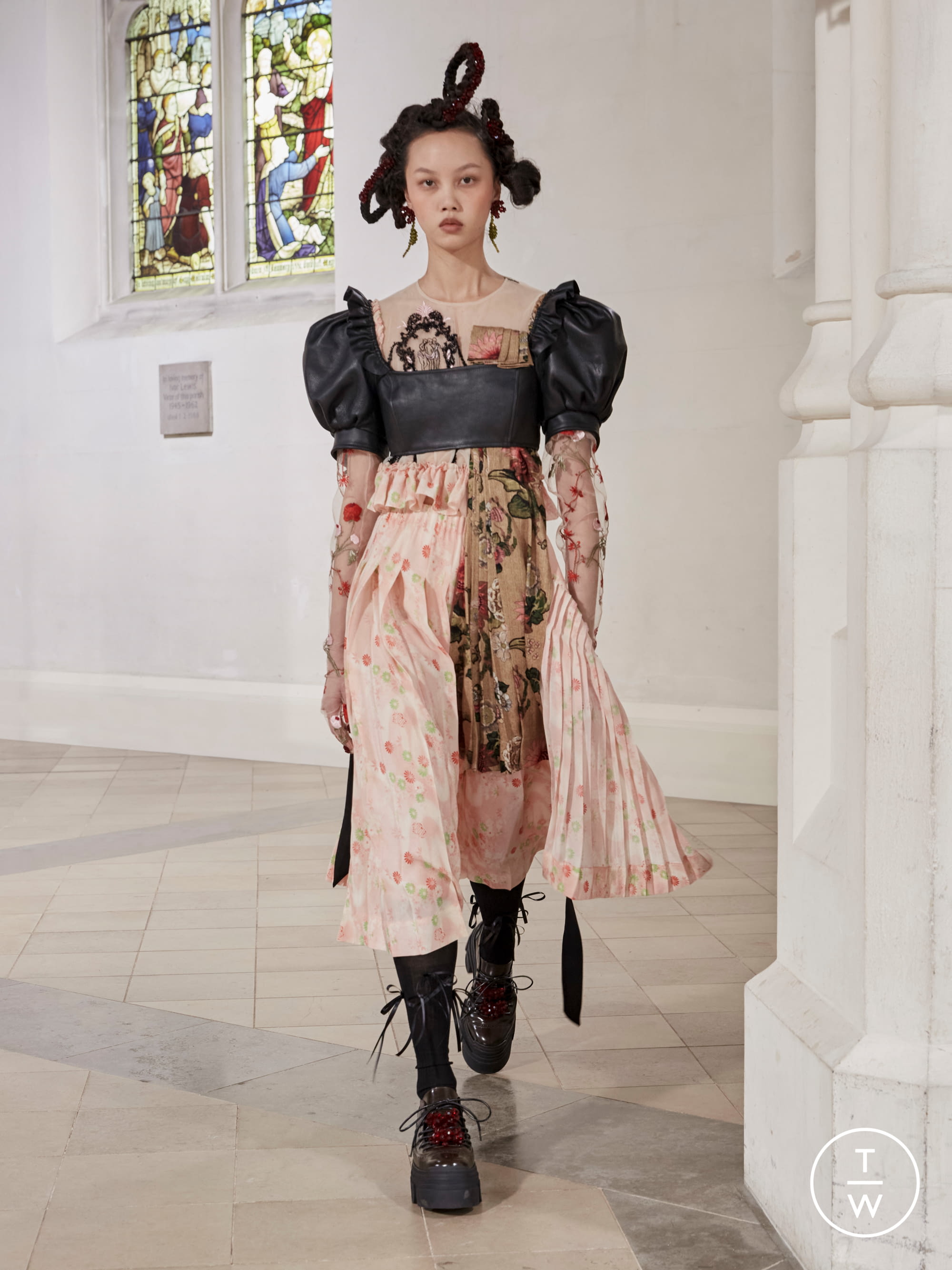 【(∩^o^)⊃━☆出品 】Simone Rocha ×  Simone Rocha FW21 womenswear #16 - Tagwalk: The Fashion Search Engine