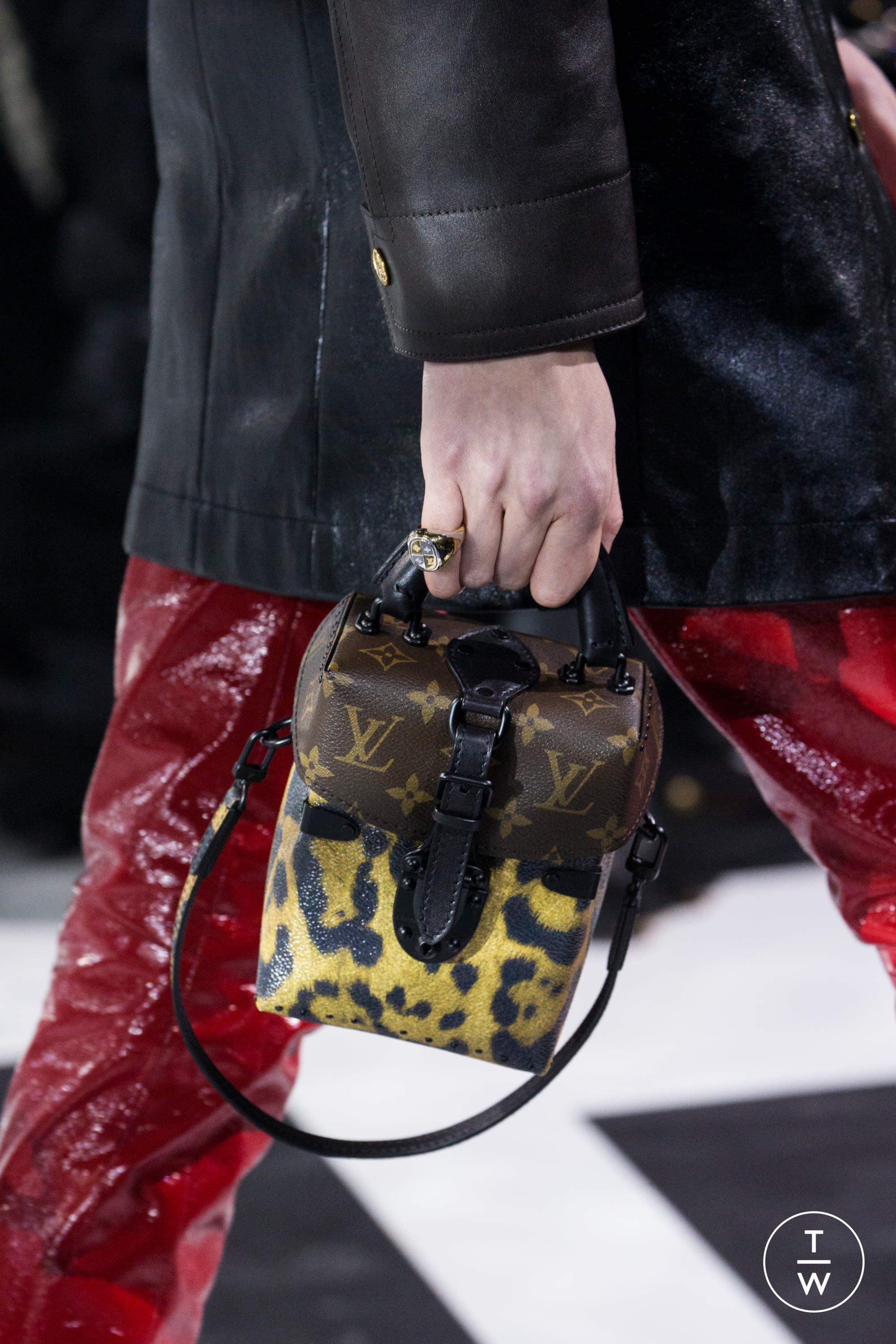 小物 LOUIS VUITTON Louis Vuitton FW16 womenswear accessories #1 - Tagwalk: The