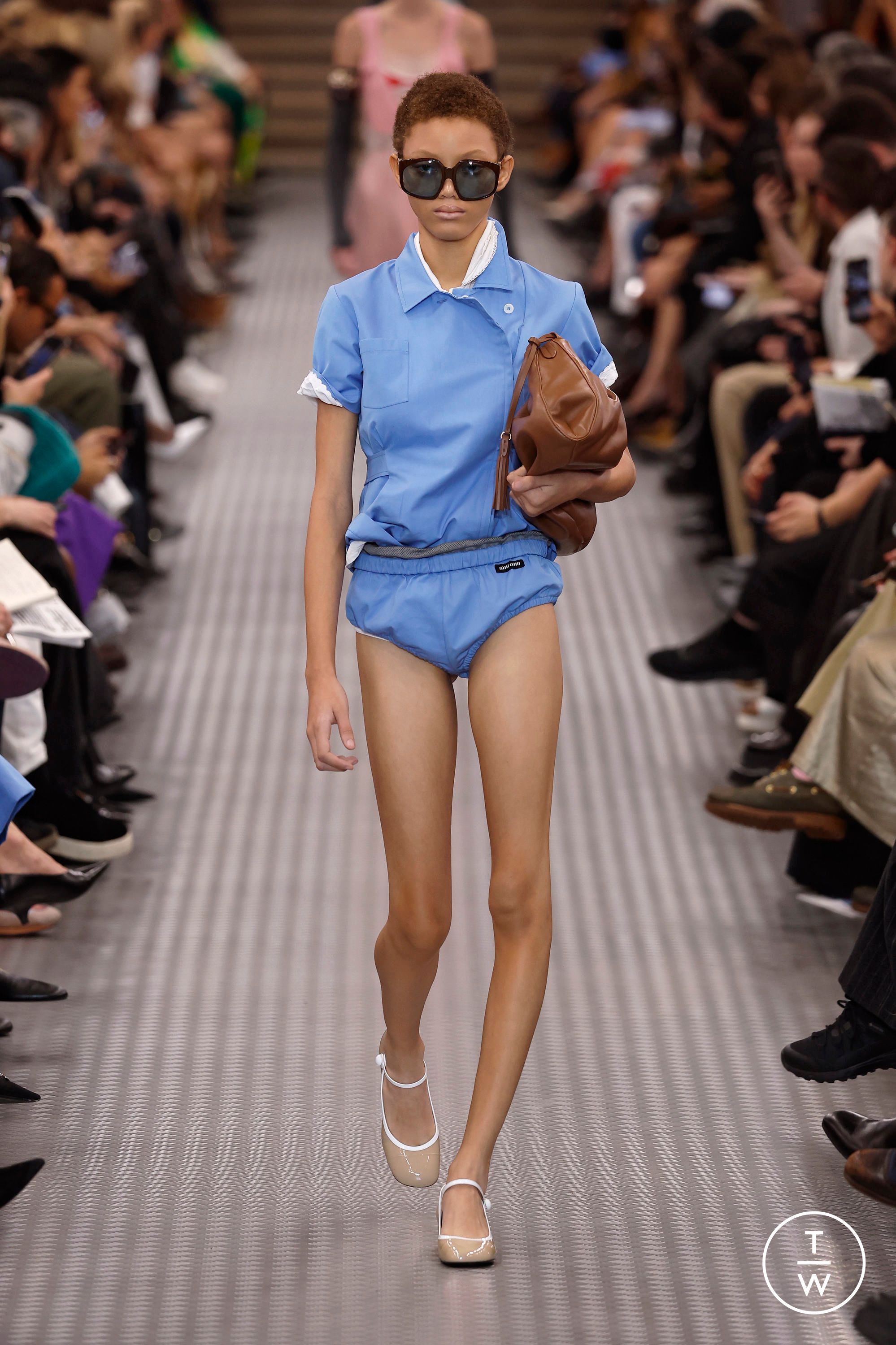 【ランウェイ】SS25 MiuMiu◆バックル付きレザートングサンダル トングサンダル MiuMiu(ミュウミュウ) サンダル・ミュール
