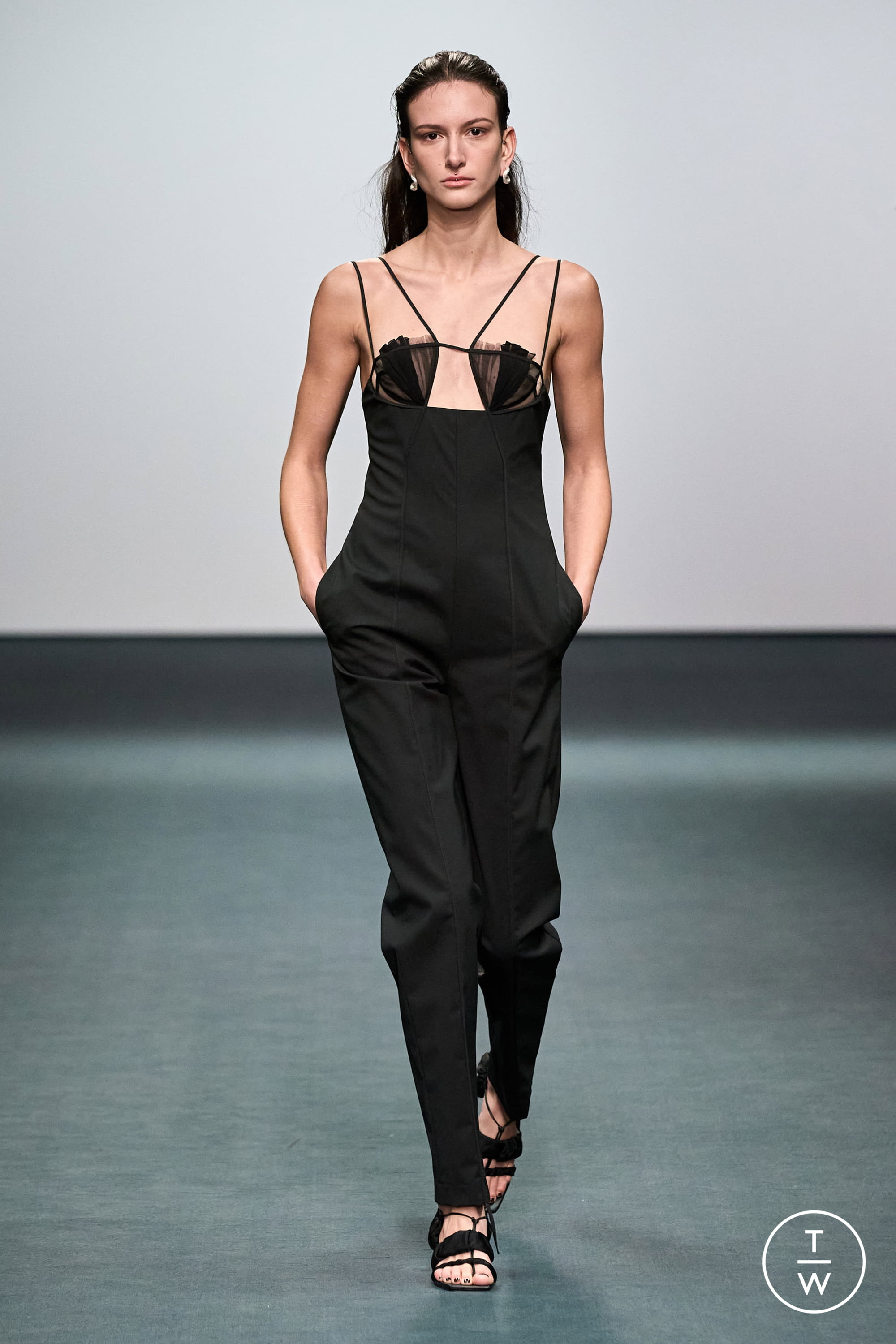 Nensi Dojaka FW22 女装#35 - Tagwalk：时尚搜索引擎