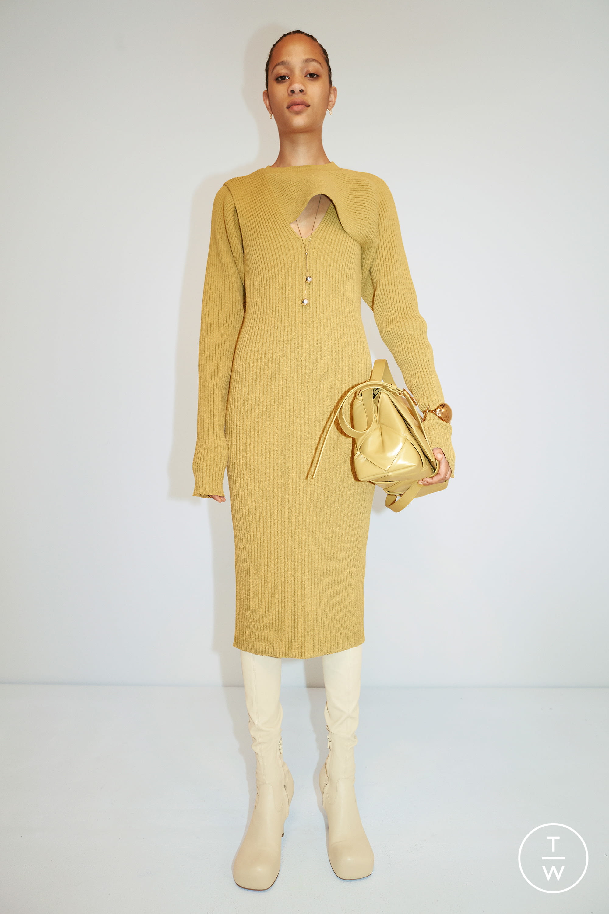 お*め様 BOTTEGA VENETA Men's Small Intrecciato Zipped Tote in Black | Bottega Veneta US