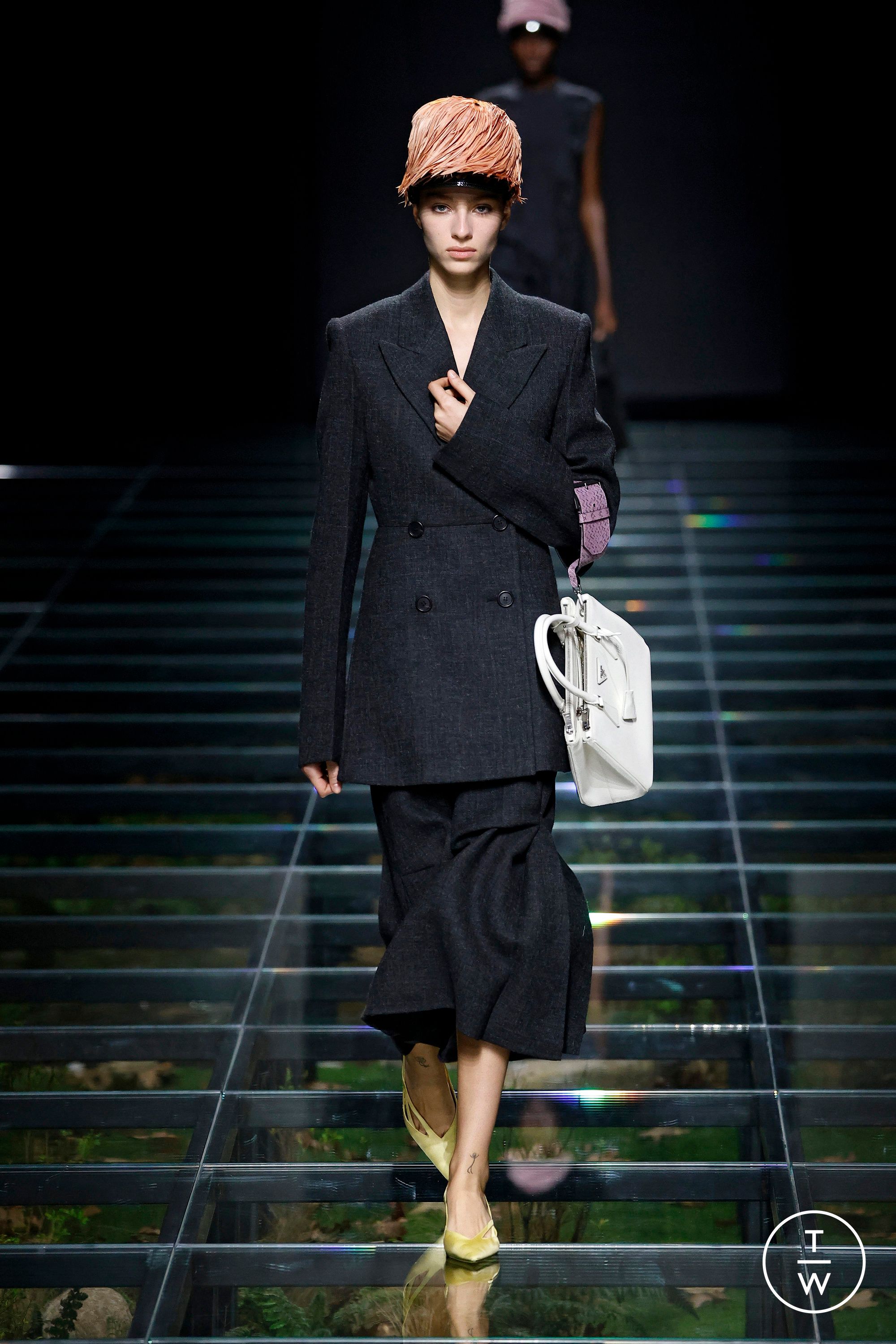pradaaw240012-23f891b6.jpg
