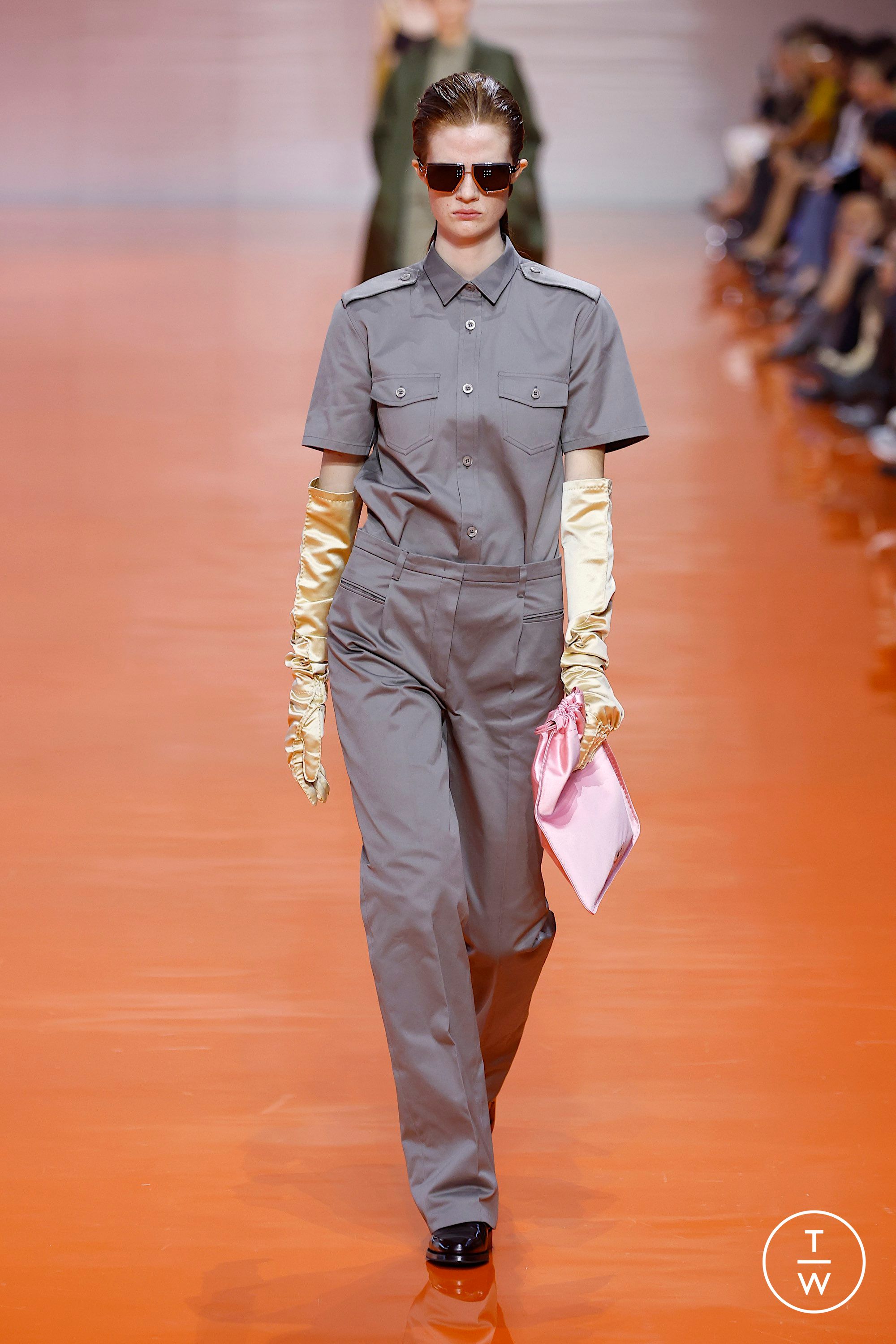 【 新品 】PRADA CATWALK Prada SS26 womenswear #49 - Tagwalk: The Fashion Search Engine