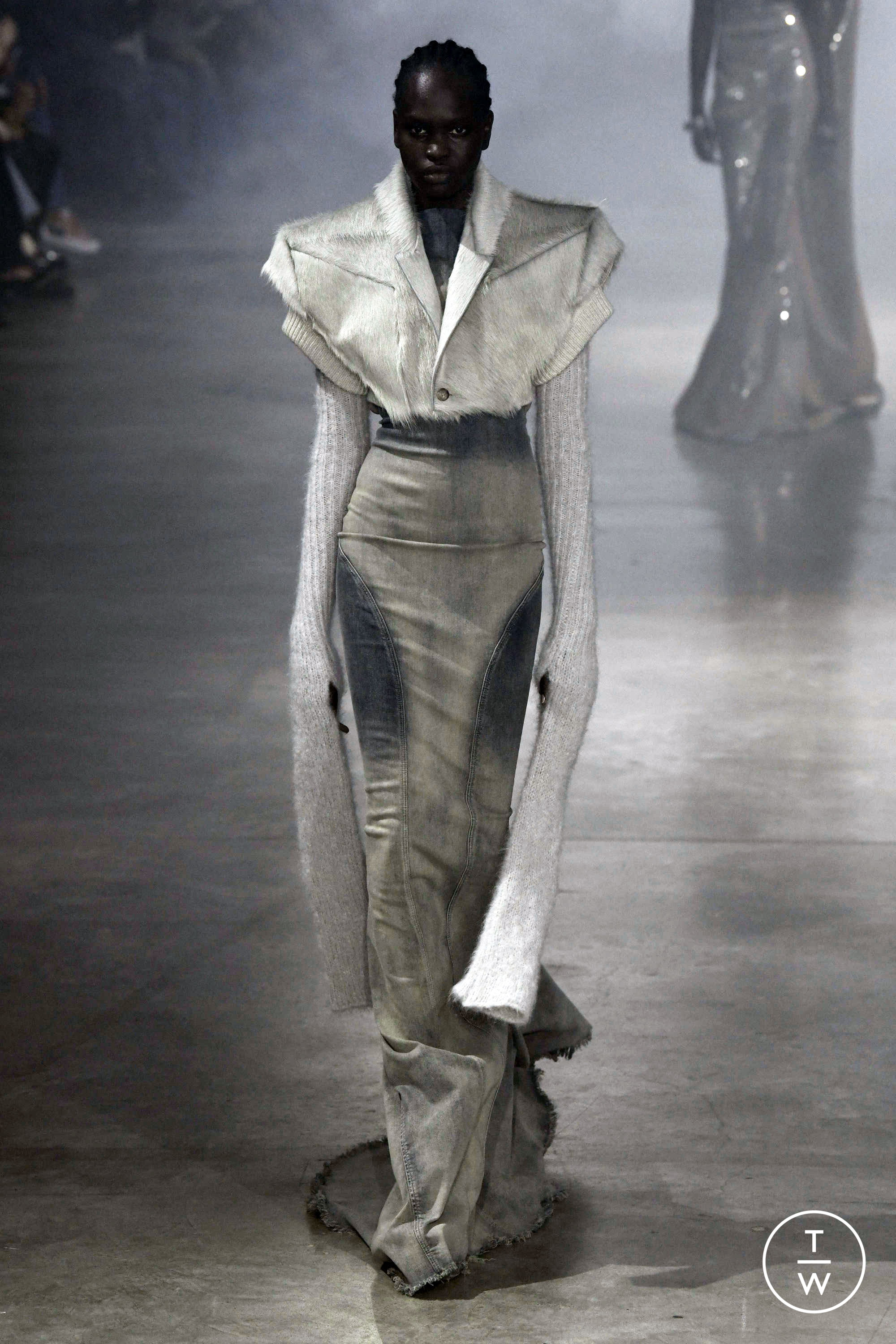 Rick Owens FW22 womenswear #17 - Tagwalk: The Fashion Search Engine