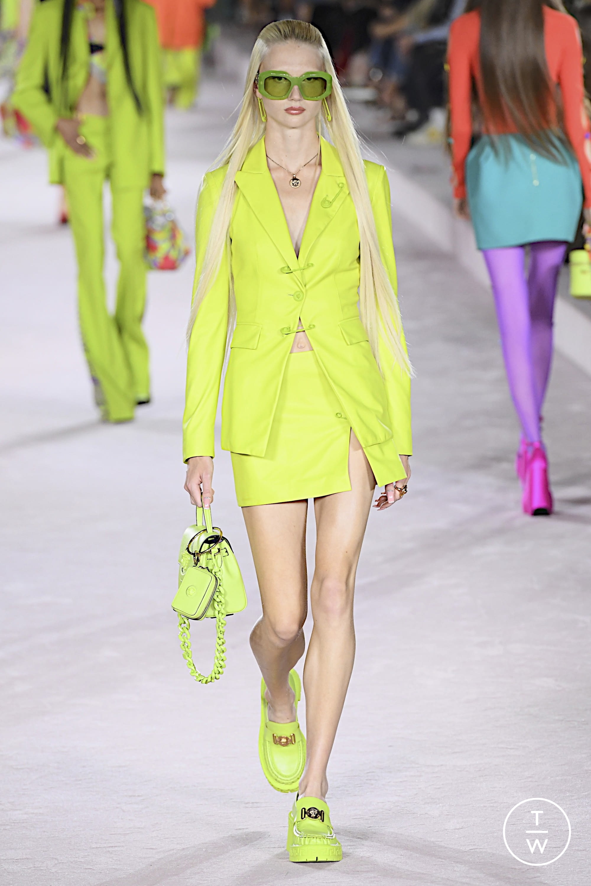 Versace FW22 womenswear #52 - Tagwalk: The Fashion Search Engine