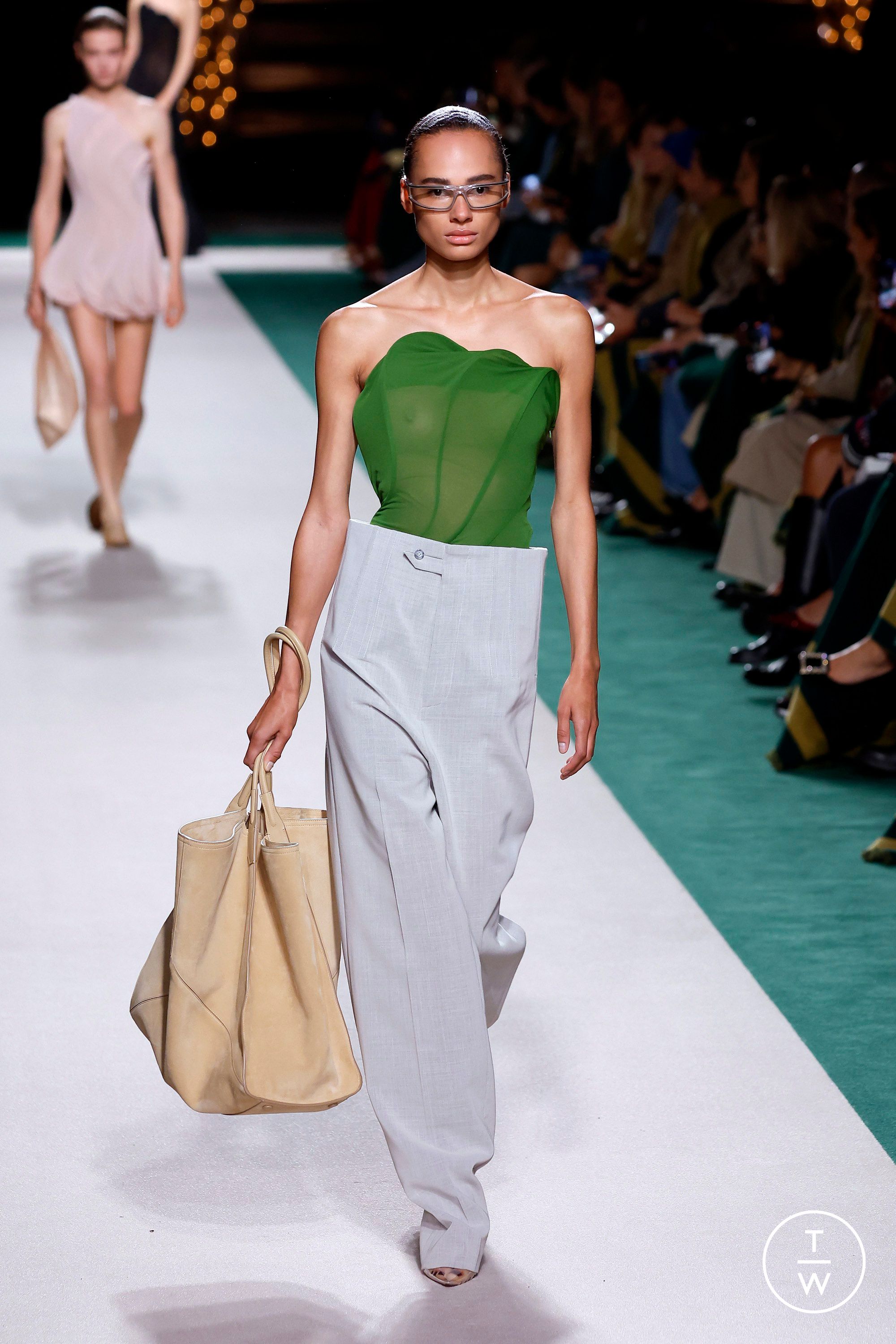 ジャケット Victoria Beckham SS25 (1125DJK006006A PALEBLUEWASH) Victoria Beckham S/S 25 Womenswear | SHOWstudio