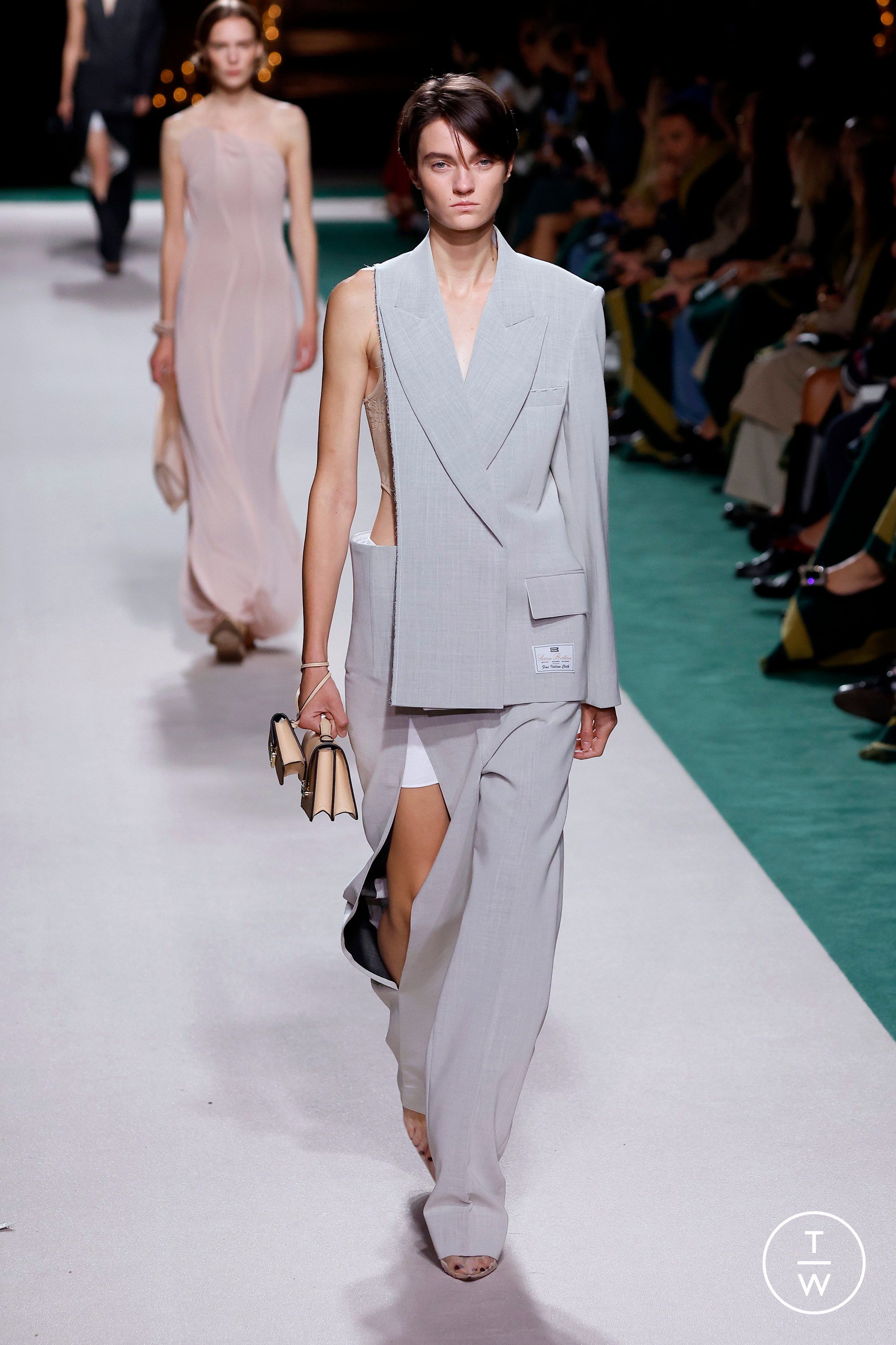 Victoria Beckham ダブルブレストジャケット ブラウン SS25 Asymmetric Double Layer Jacket In Fawn | Victoria Beckham