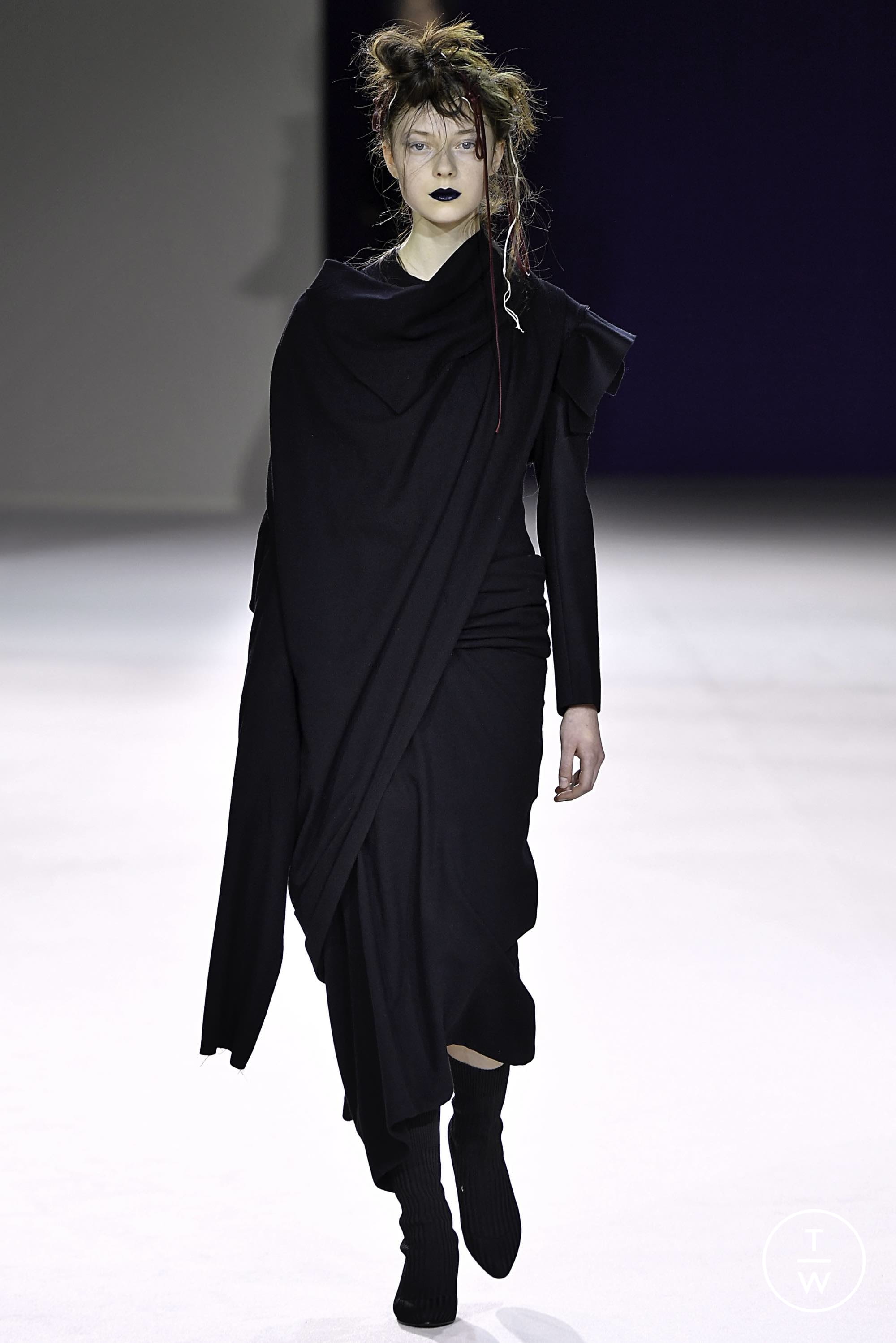 Yohji Yamamoto FW19 womenswear #1 - Tagwalk: The Fashion Search Engine