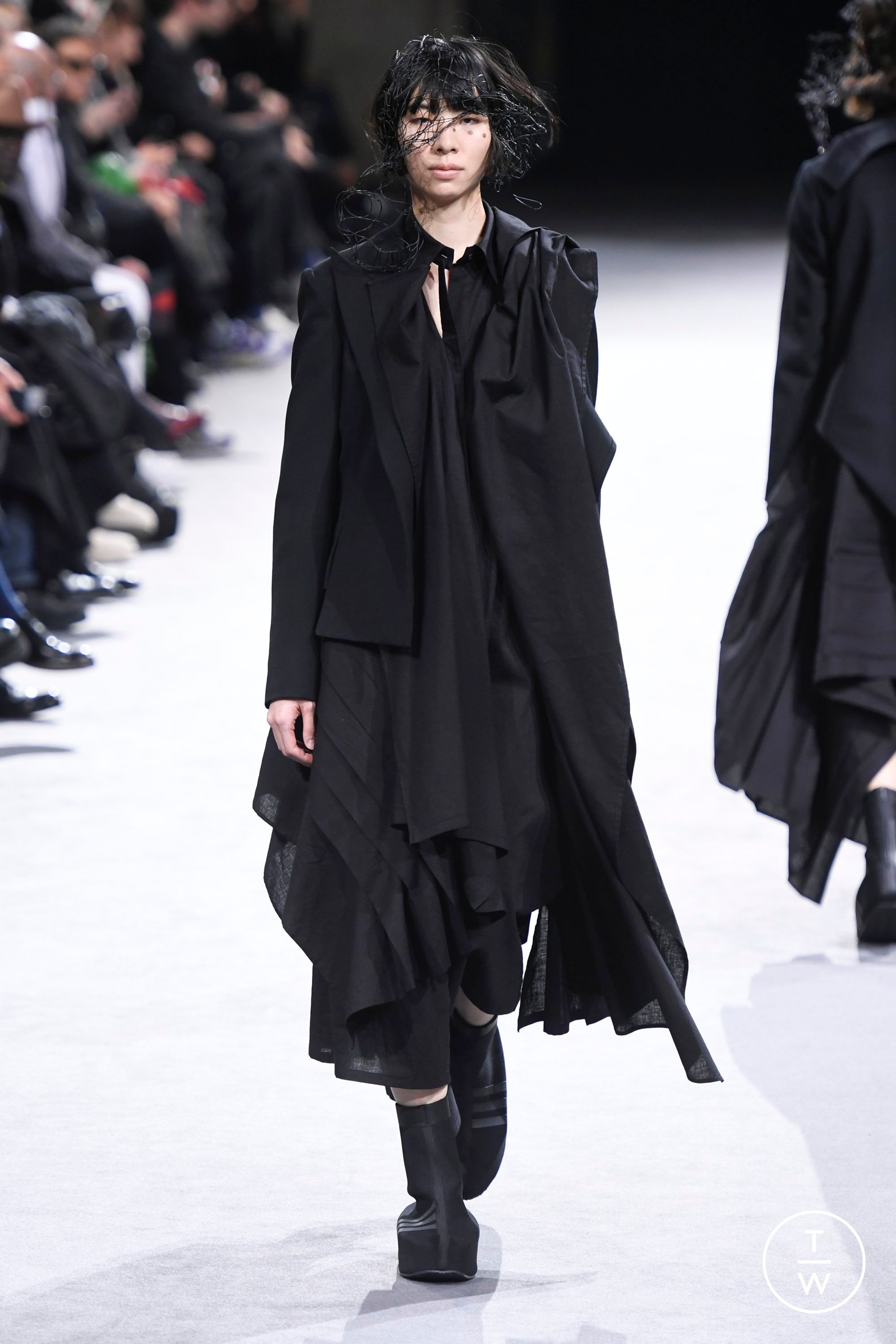Yohji Yamamoto FW23 womenswear #14 - Tagwalk: The Fashion