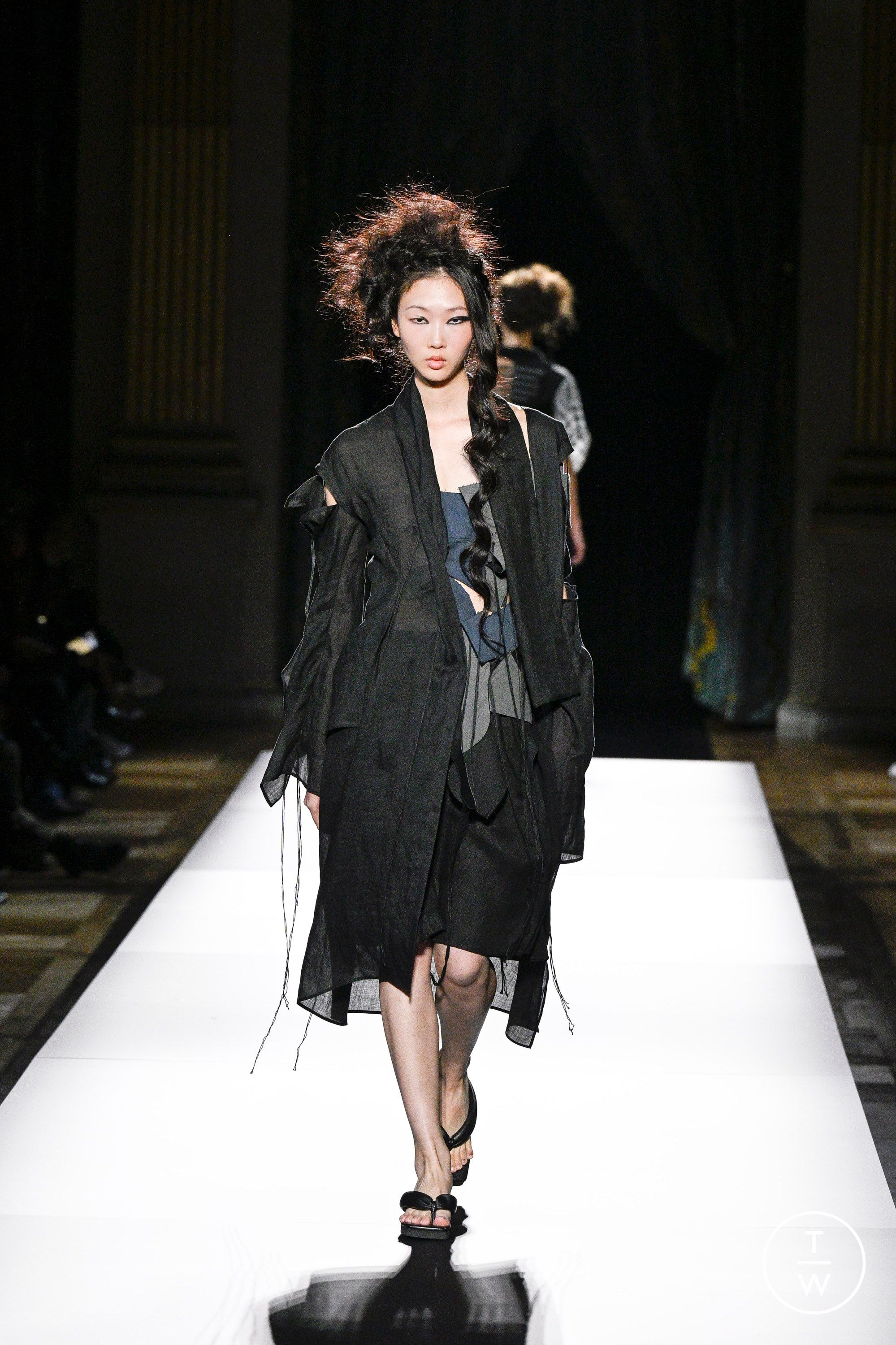 Yohji Yamamoto SS25 womenswear #15 - Tagwalk: The Fashion Search