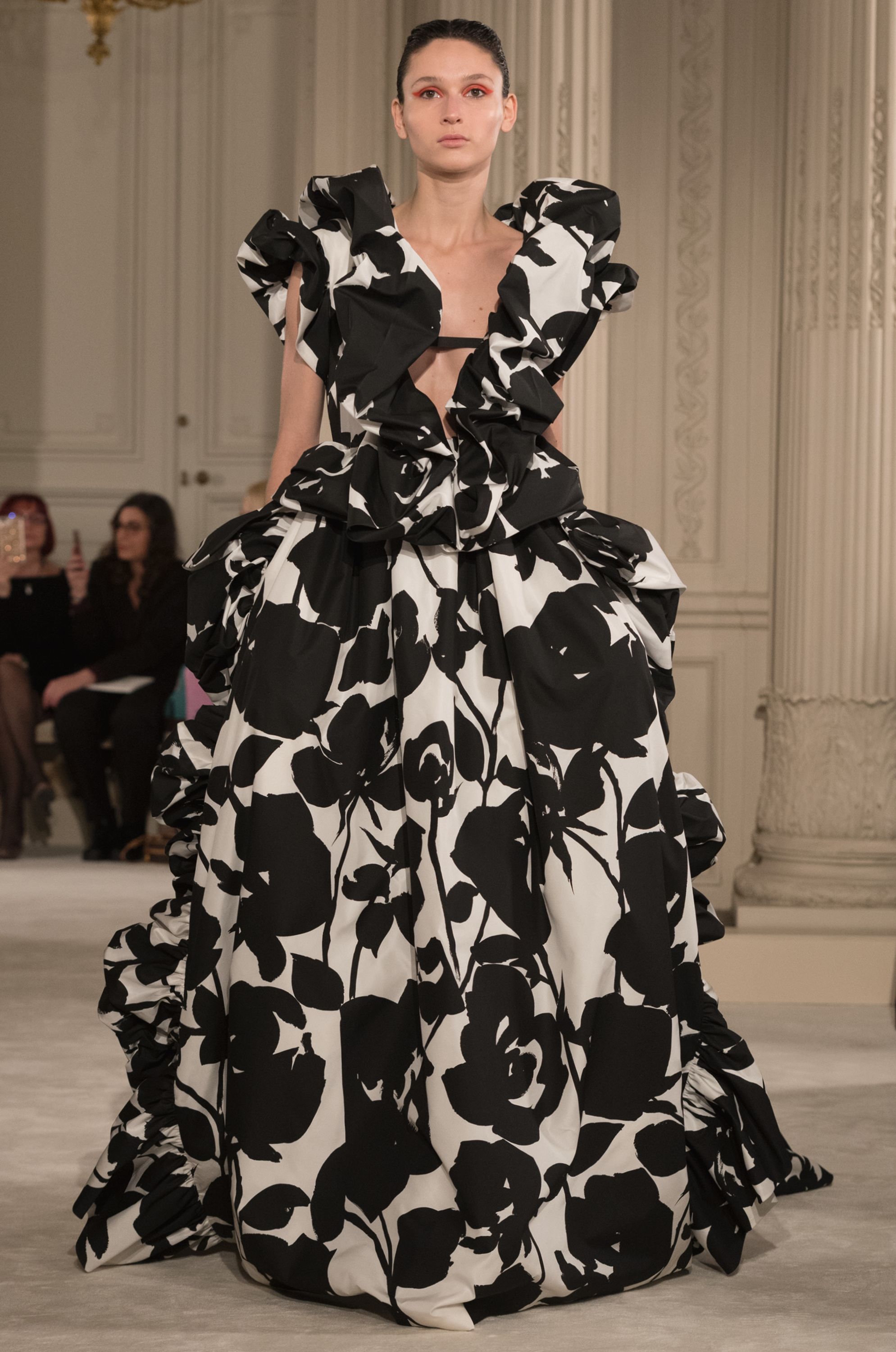 Valentino SS18 couture #47 - Tagwalk: The Fashion Search Engine