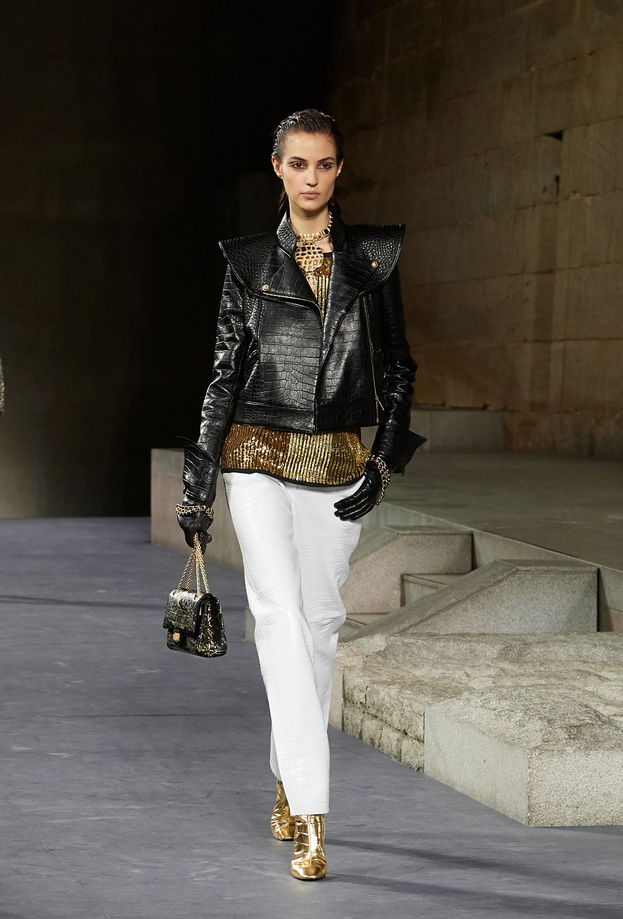 Chanel Métiers d'Art PF19 womenswear #24 - Tagwalk: The Fashion Search  Engine