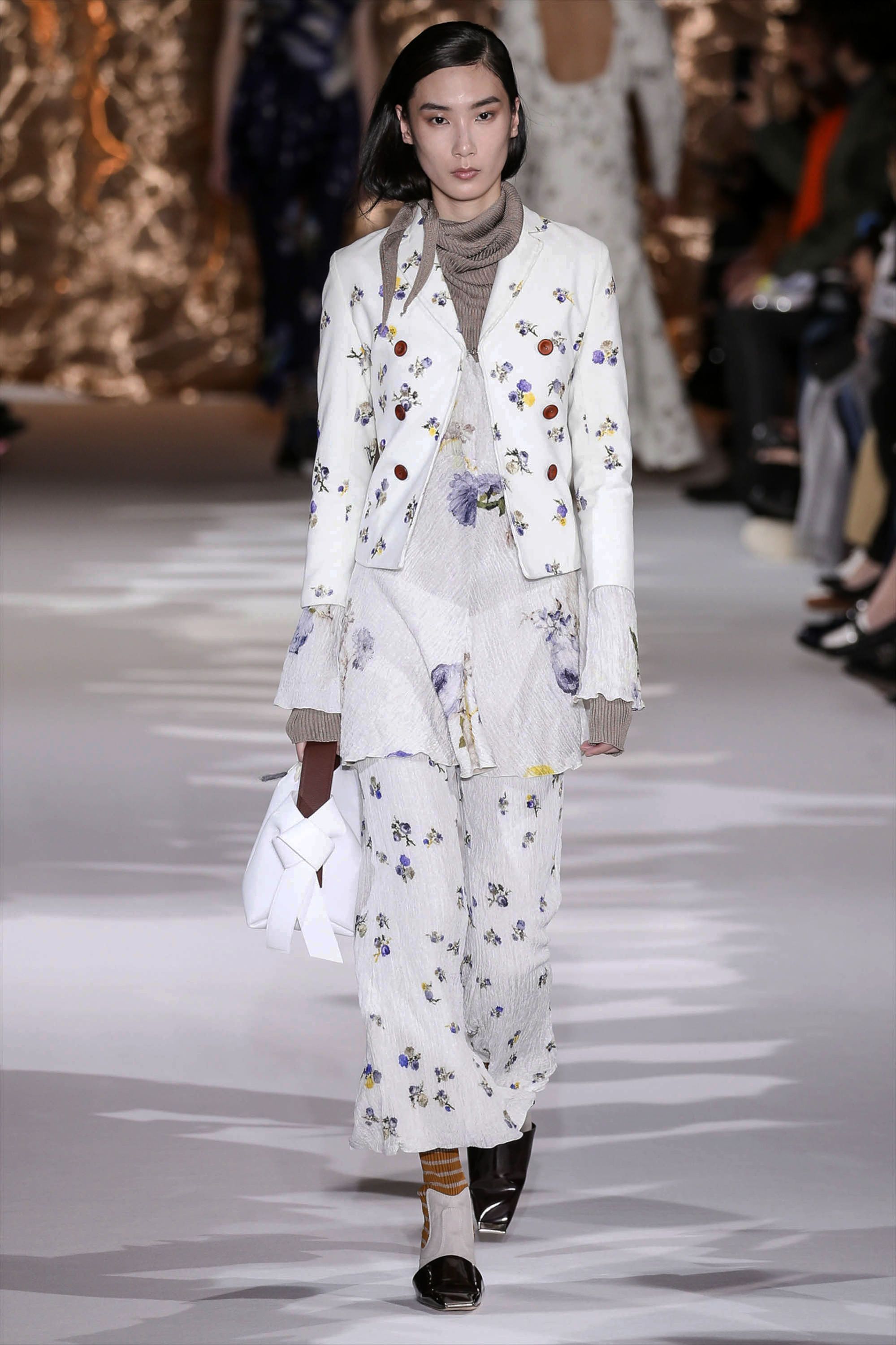 Acne Studios FW17 womenswear #29 - Tagwalk: The Fashion Search Engine