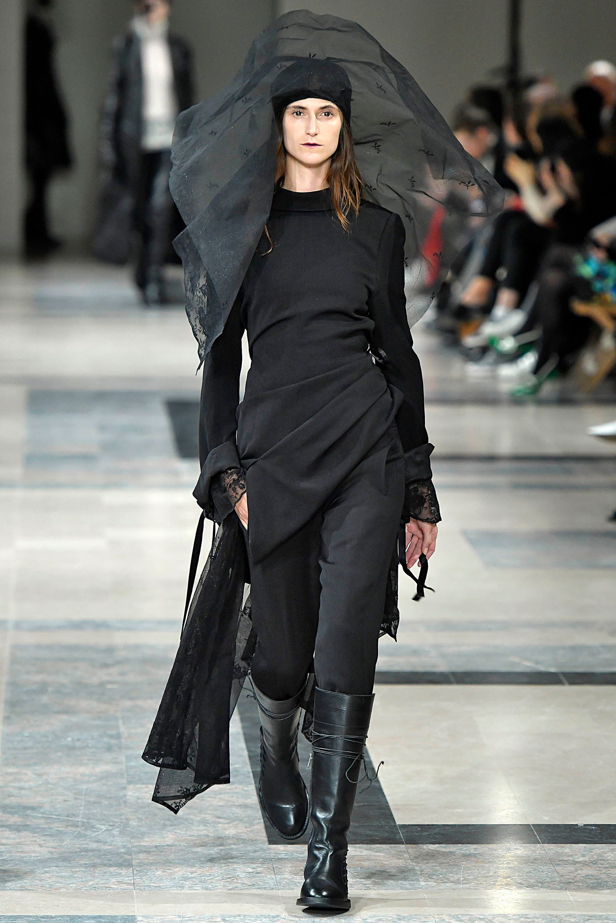 ann-demeulemeester-aw17-0004-
