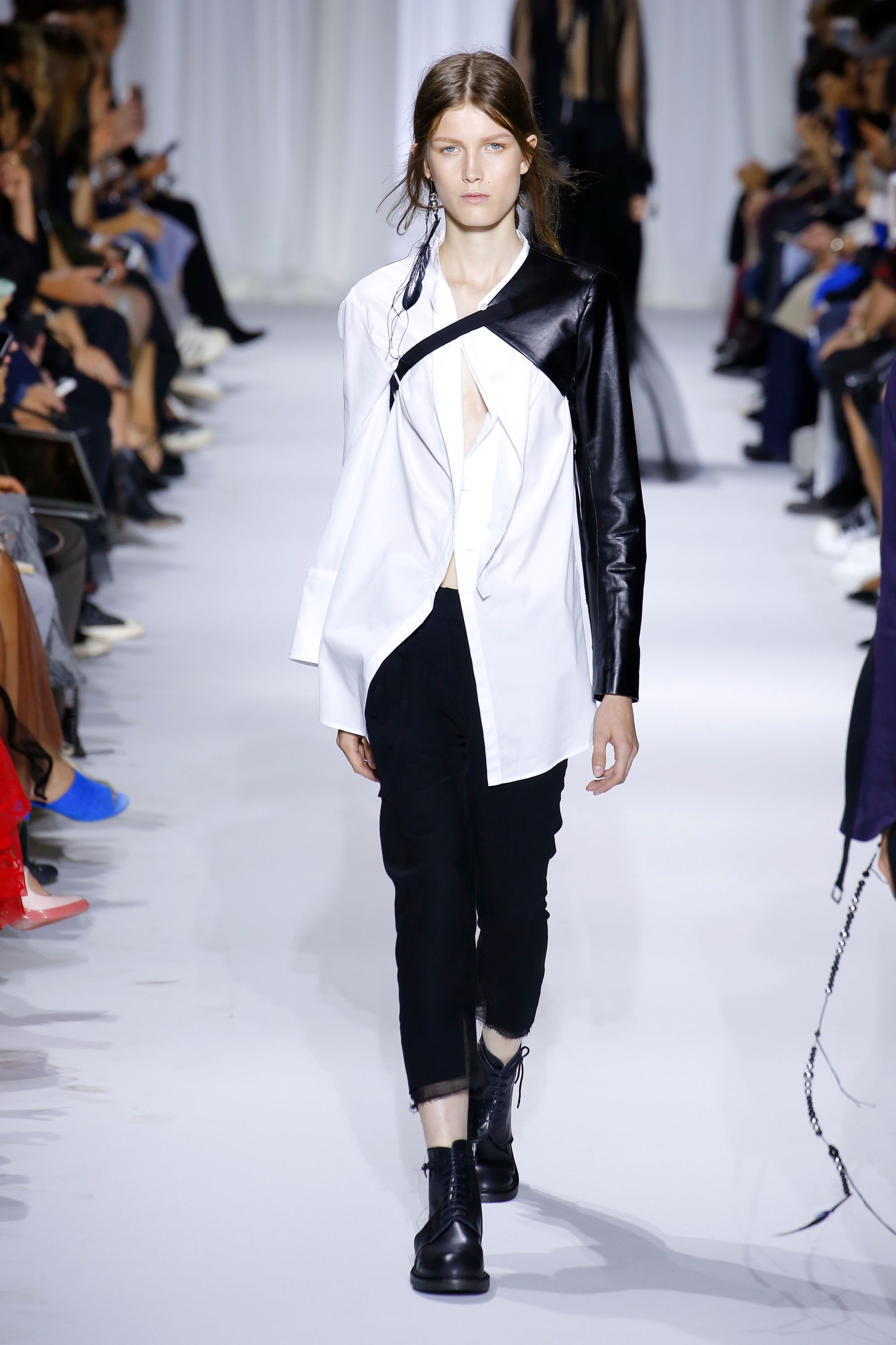 ann-demeulemeester-ss17-0055-