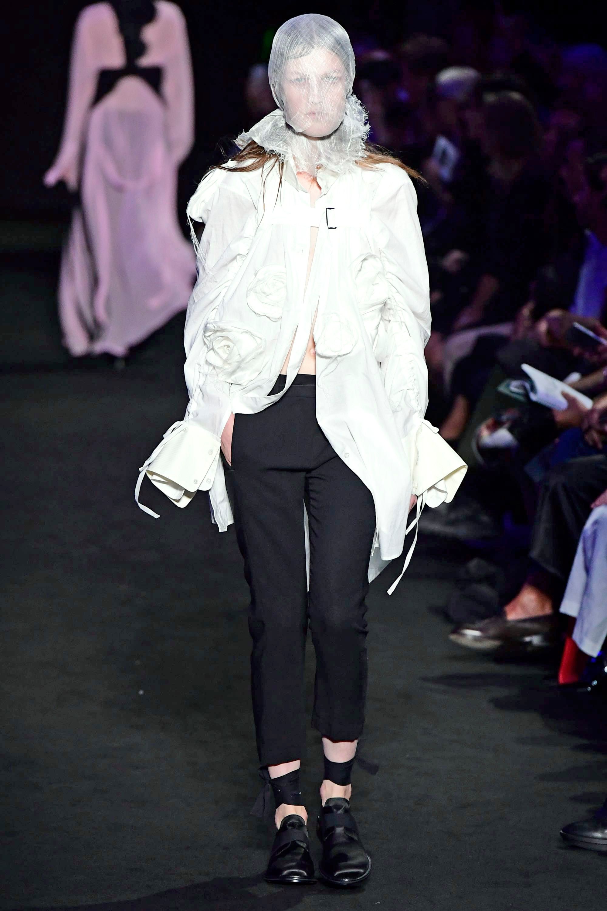 ann-demeulemeester-ss19-0019-