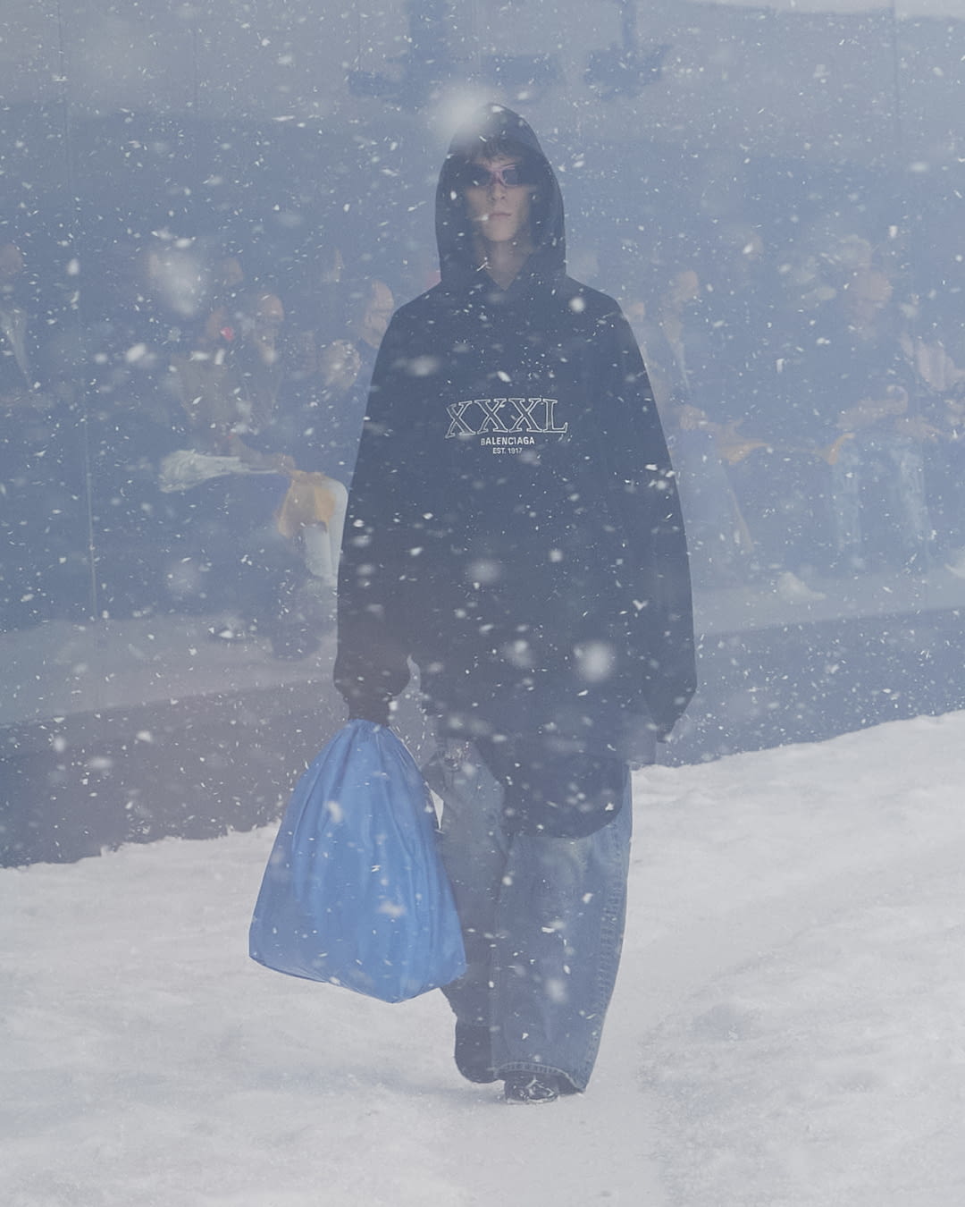 その他 BALENCIAGA THE SNOW GLOBE Hip Hop Fused With Luxury & Everything Else | Balenciaga