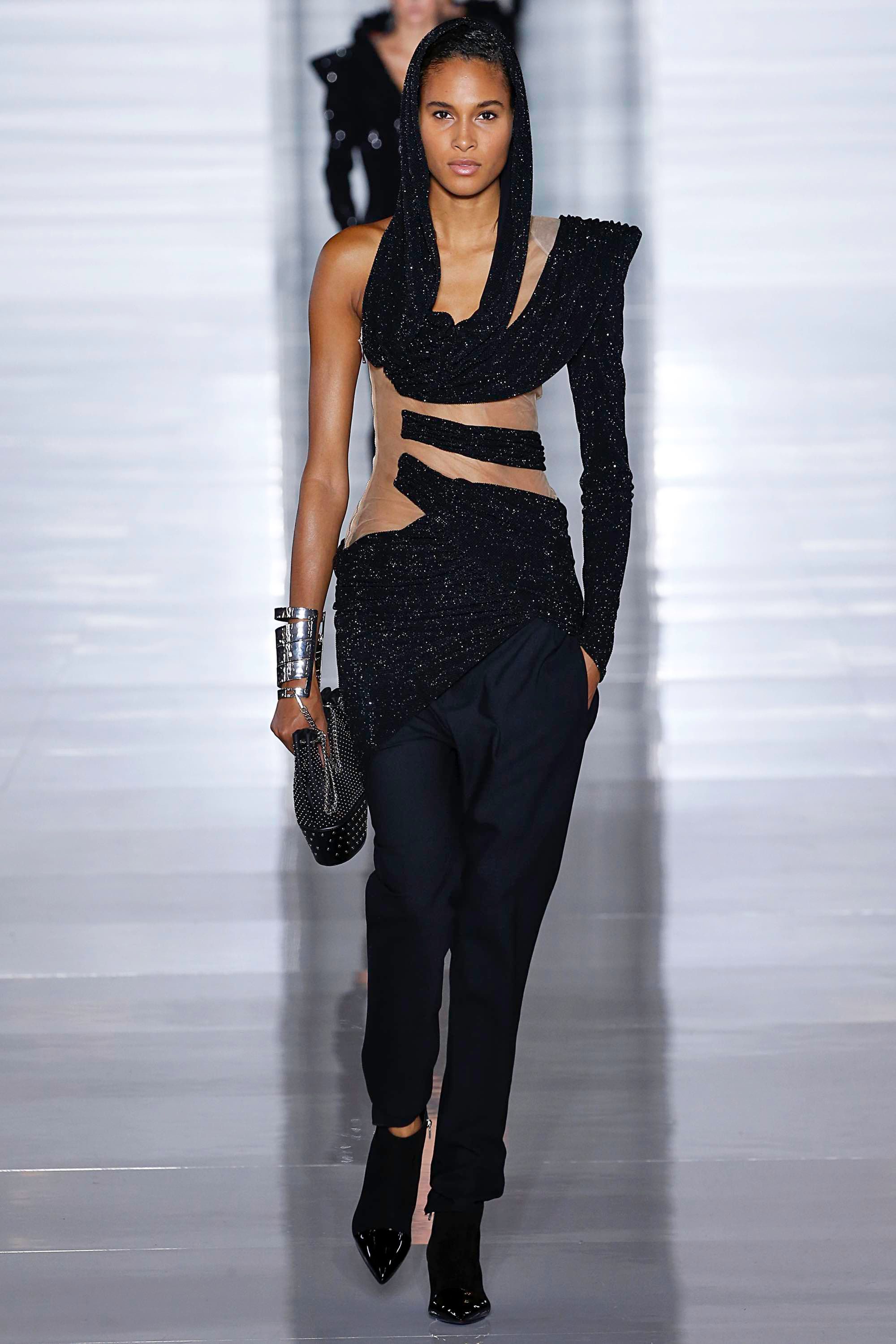balmain-ss19-0073-1bc2f8.jpg