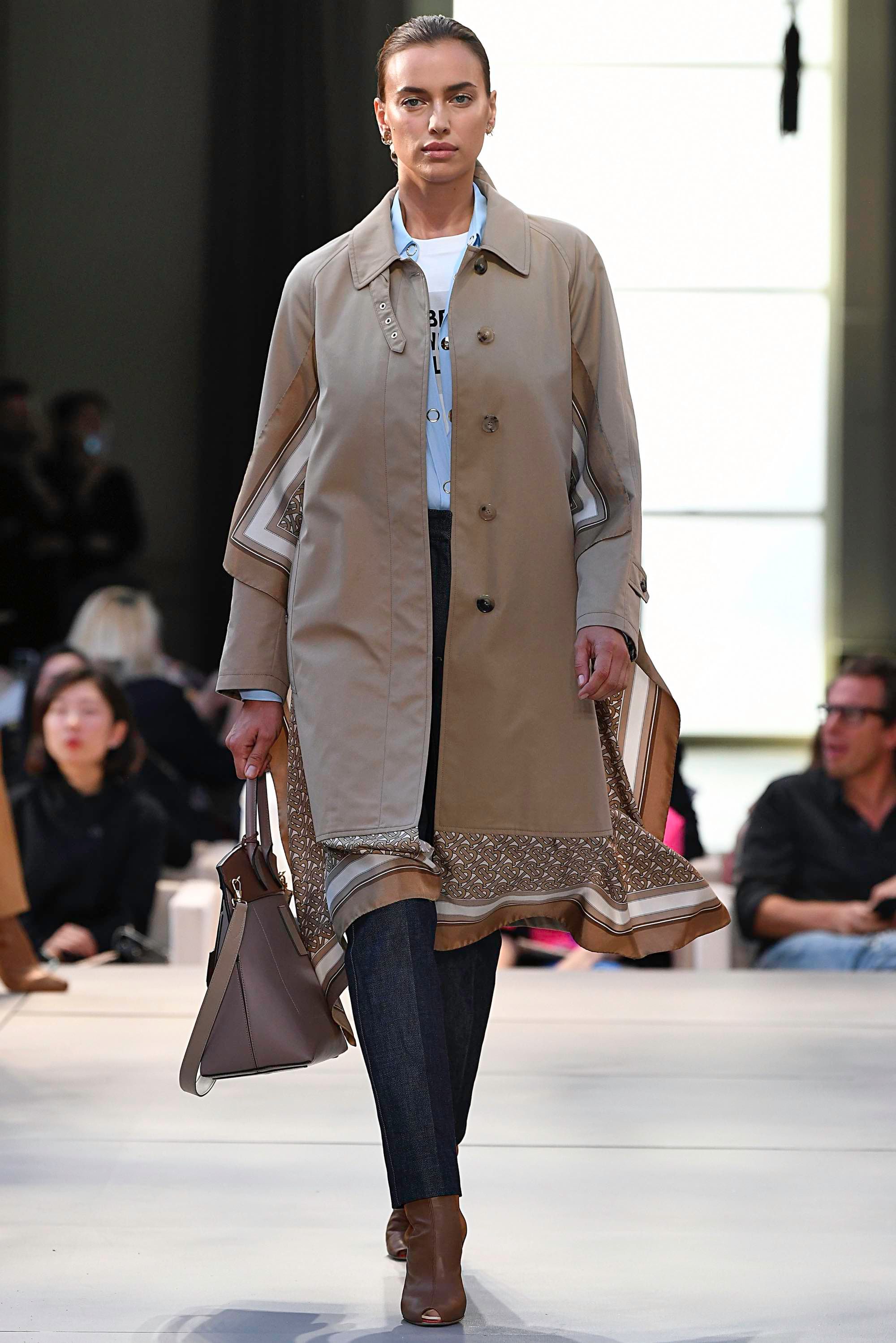 Burberry SS19 womenswear #18 - Tagwalk: The Fashion Search Engine