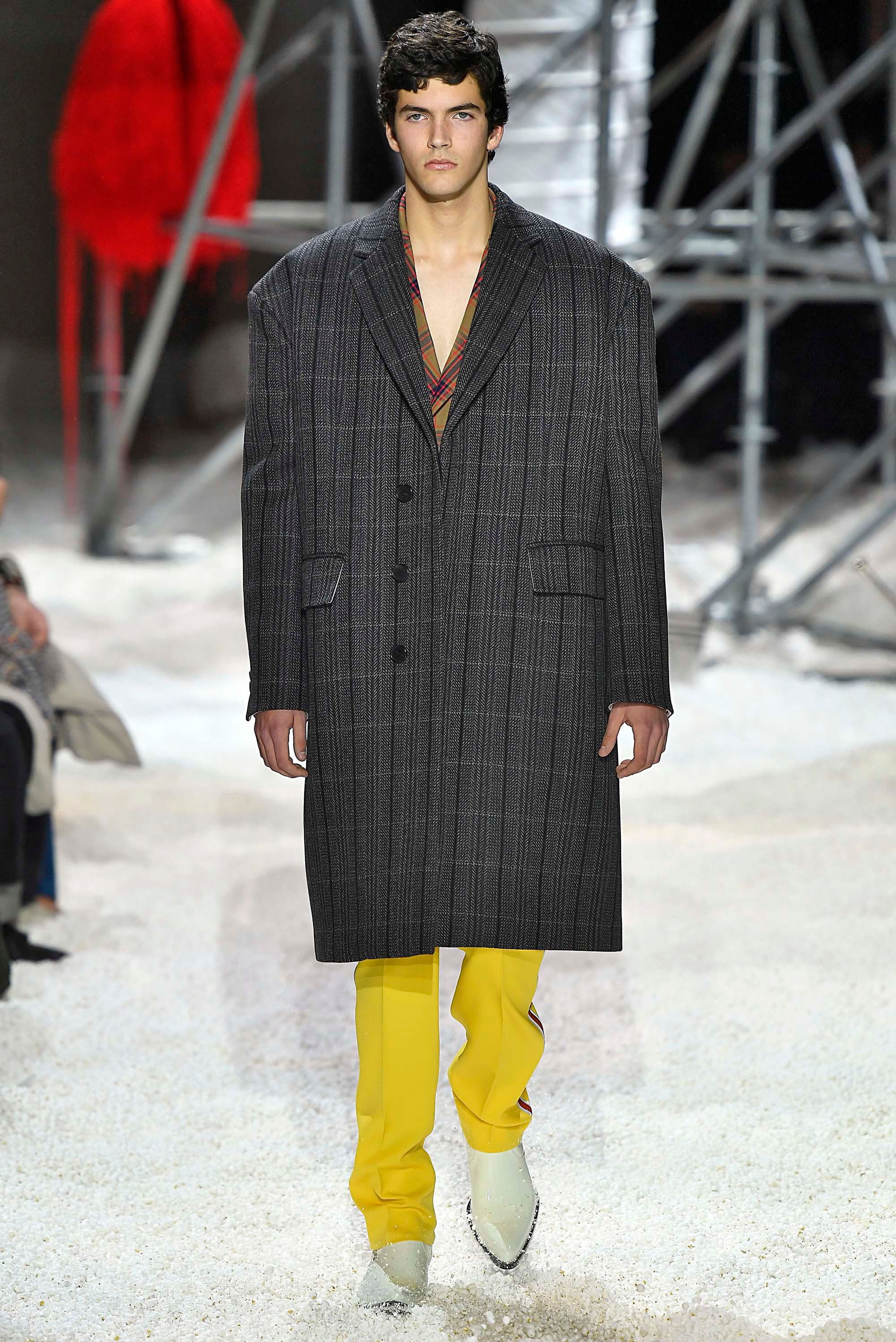 Calvin Klein 205W39NYC F/W 18 menswear #4 - The Fashion Search Engine -  TAGWALK