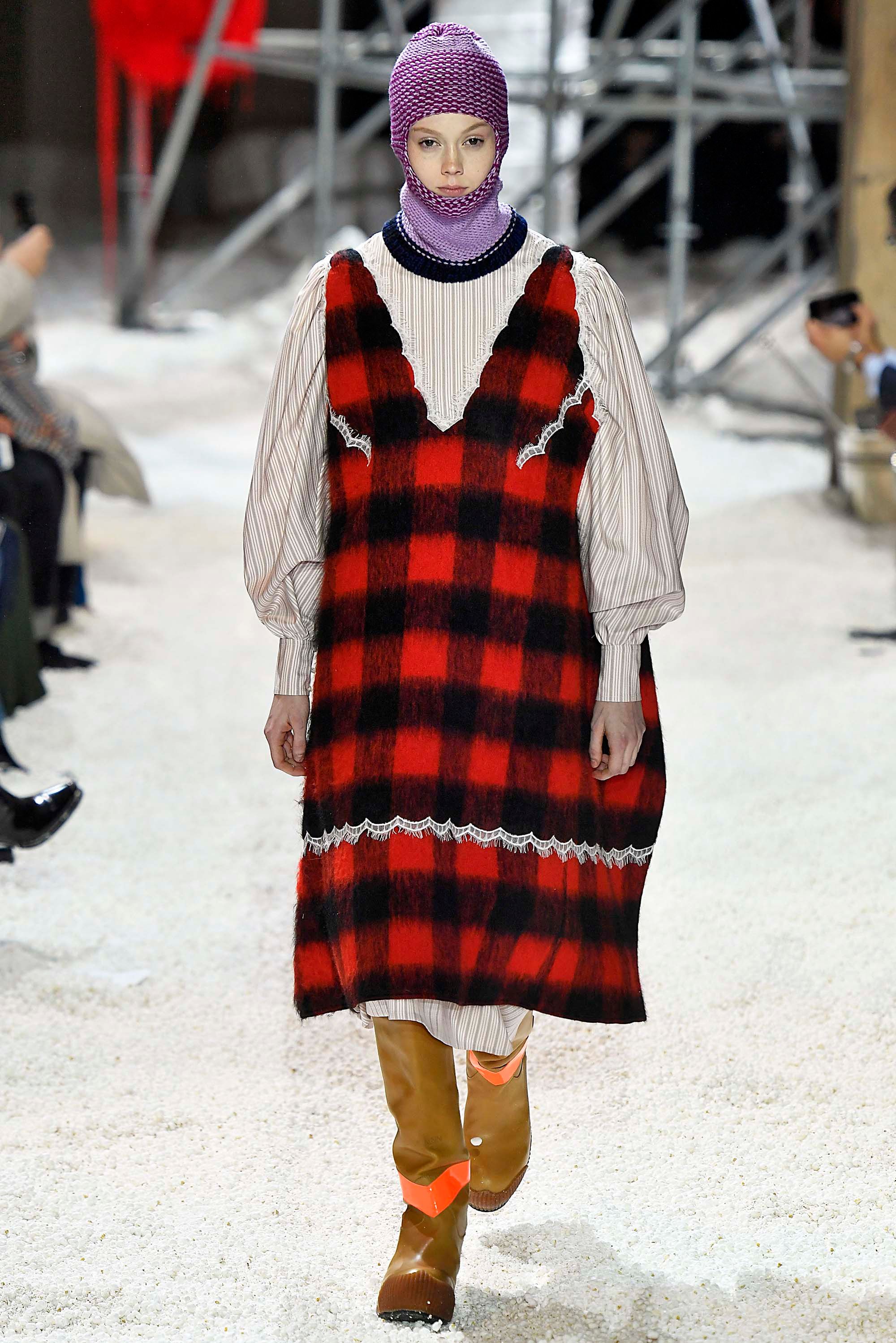 Calvin Klein 205W39NYC F/W 18 womenswear #36 - The Fashion Search Engine -  TAGWALK