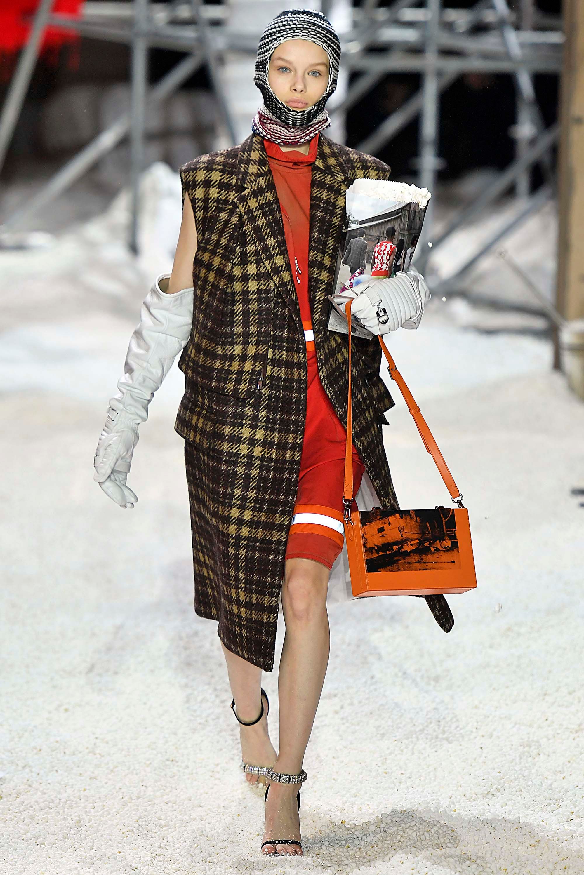 Calvin Klein 205W39NYC F/W 18 womenswear #61 - Tagwalk: The Fashion Search  Engine