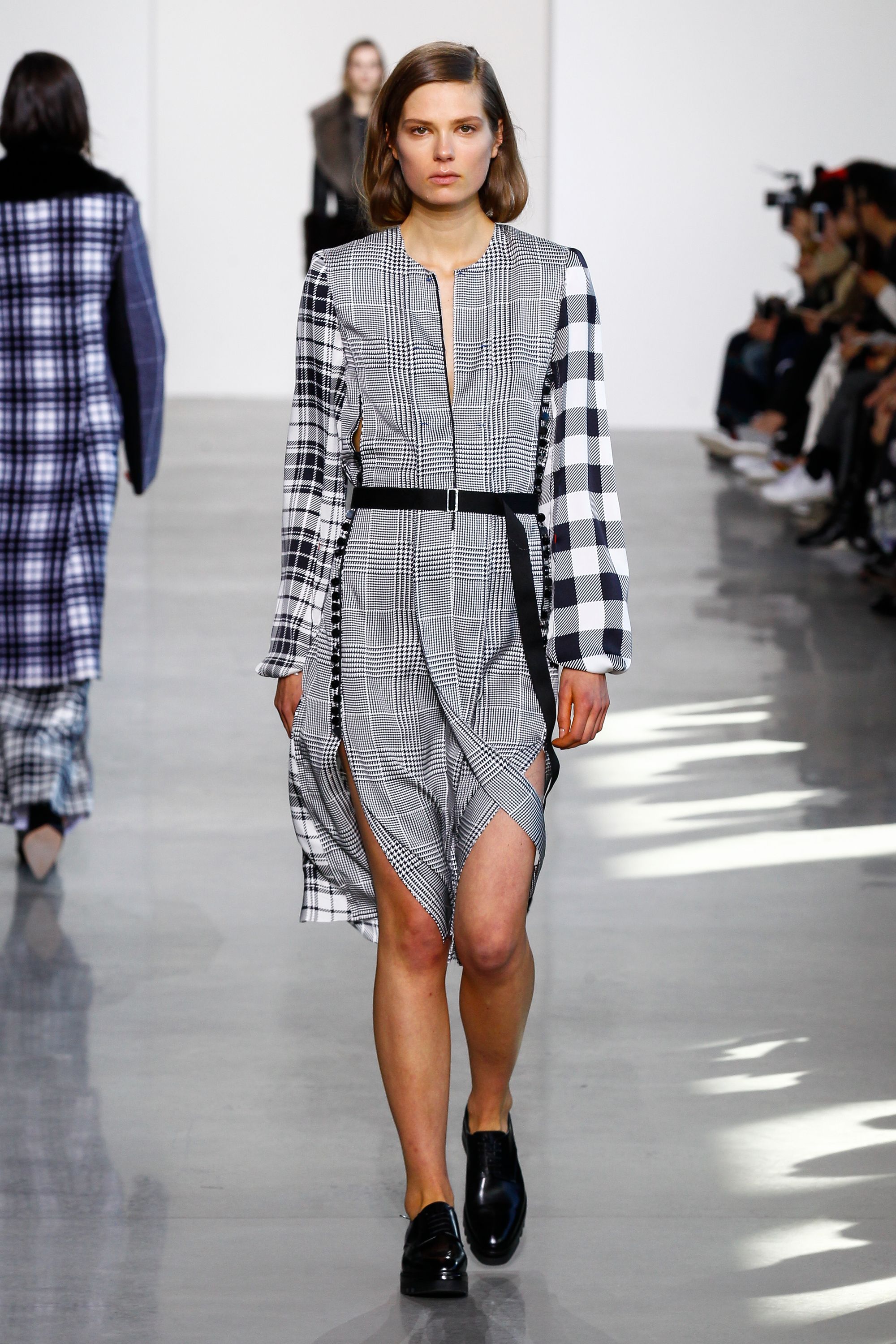 Calvin Klein 205W39NYC F/W 16 womenswear #14 - Tagwalk: The Fashion Search  Engine