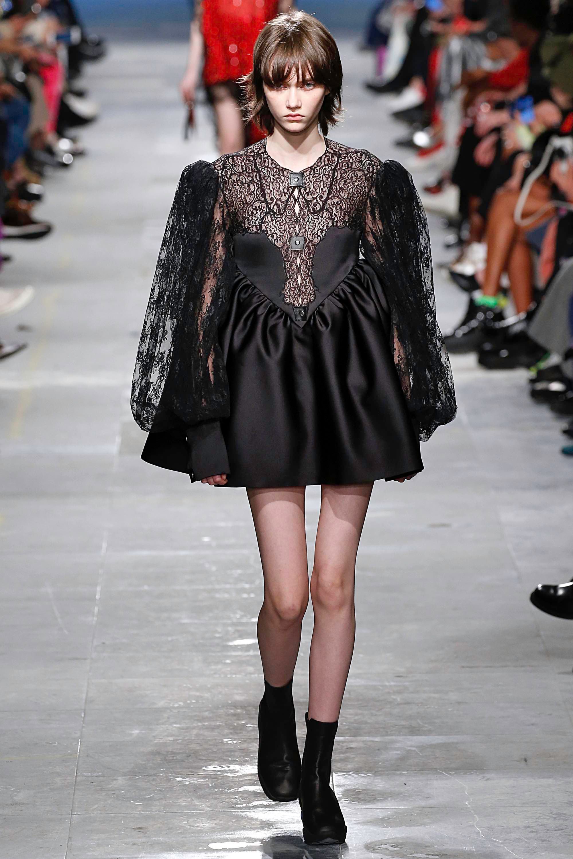 christopher-kane-aw19-0053-
