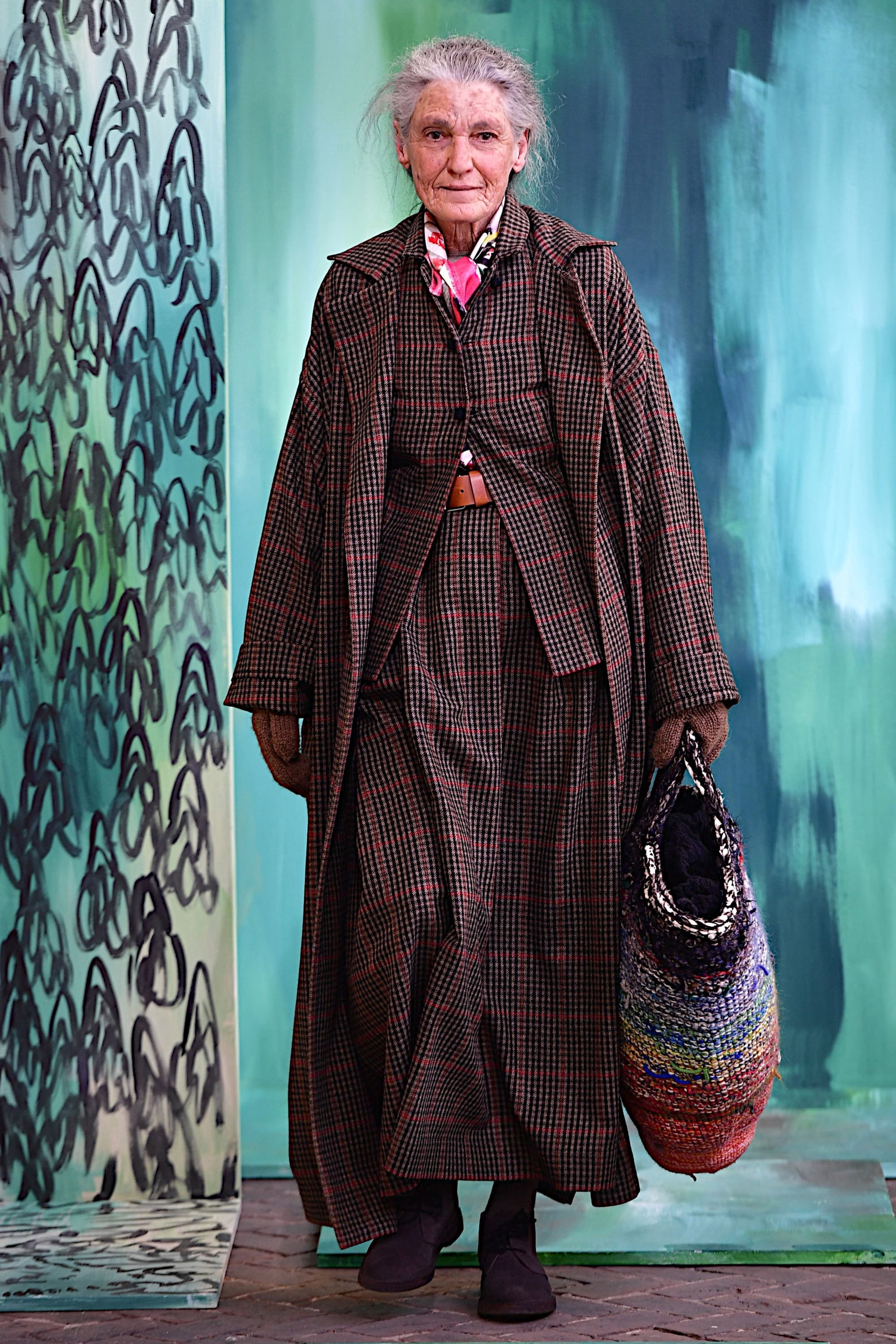 Louis Vuitton FW22 womenswear #9 - Tagwalk: The Fashion Search Engine