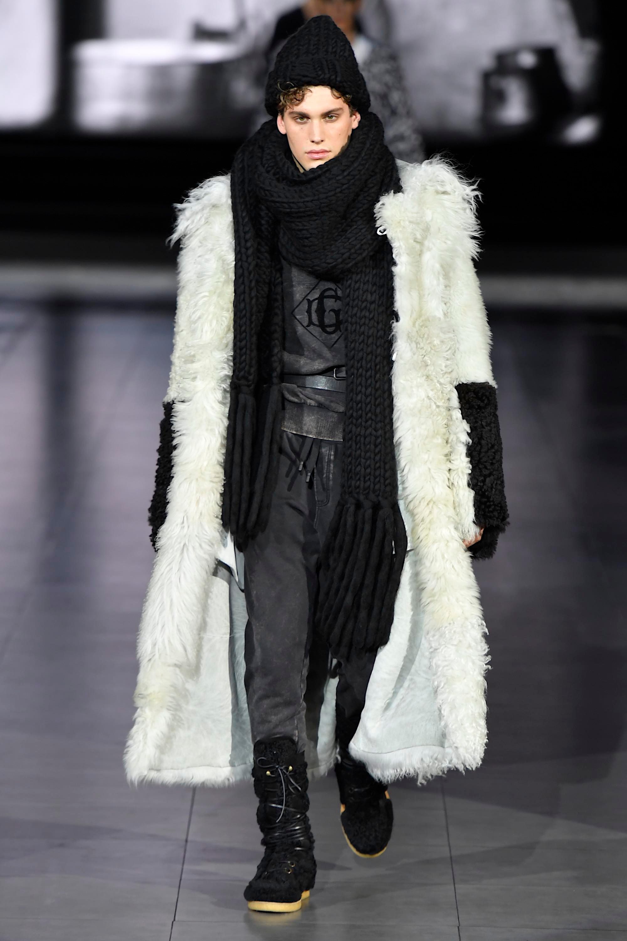 dolce-and-gabbana-maw20-0008-