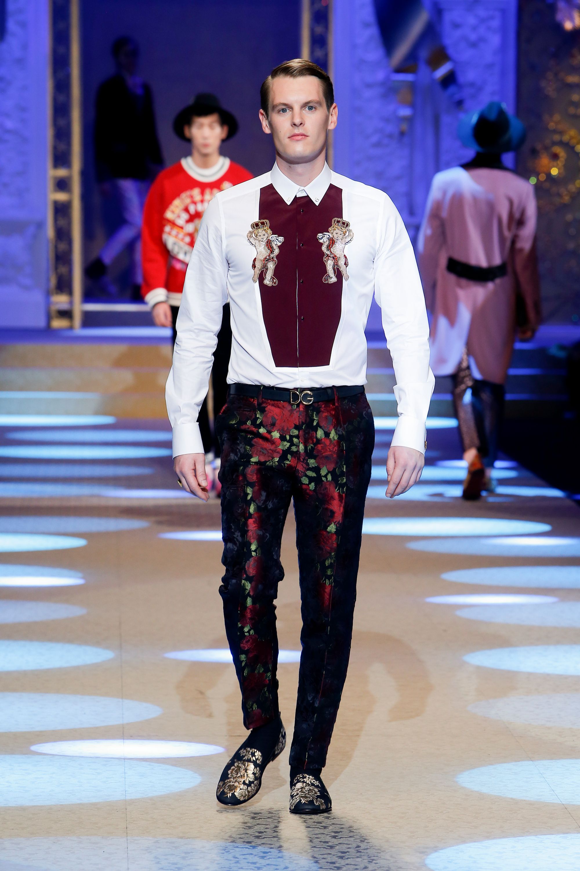 Maluma Archives on X: Maluma walking the runway at the Dolce & Gabbana  Fall Winter 2018/19 Men's Fashion Show  / X
