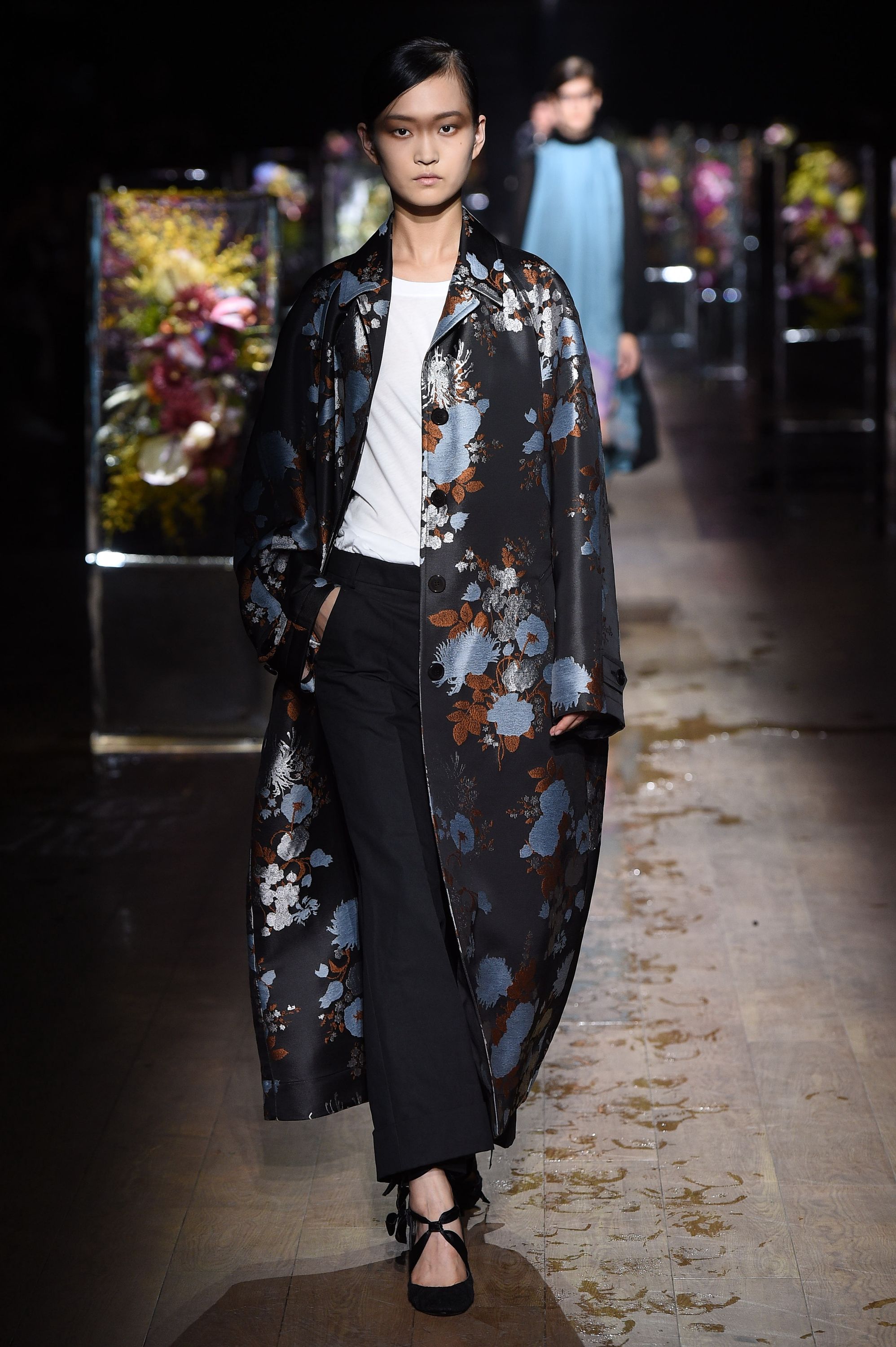 archive DRIES VAN NOTENシルク100% 手刺繍ブラウスS Dries Van Noten SS17 womenswear #33 - Tagwalk: The Fashion Search