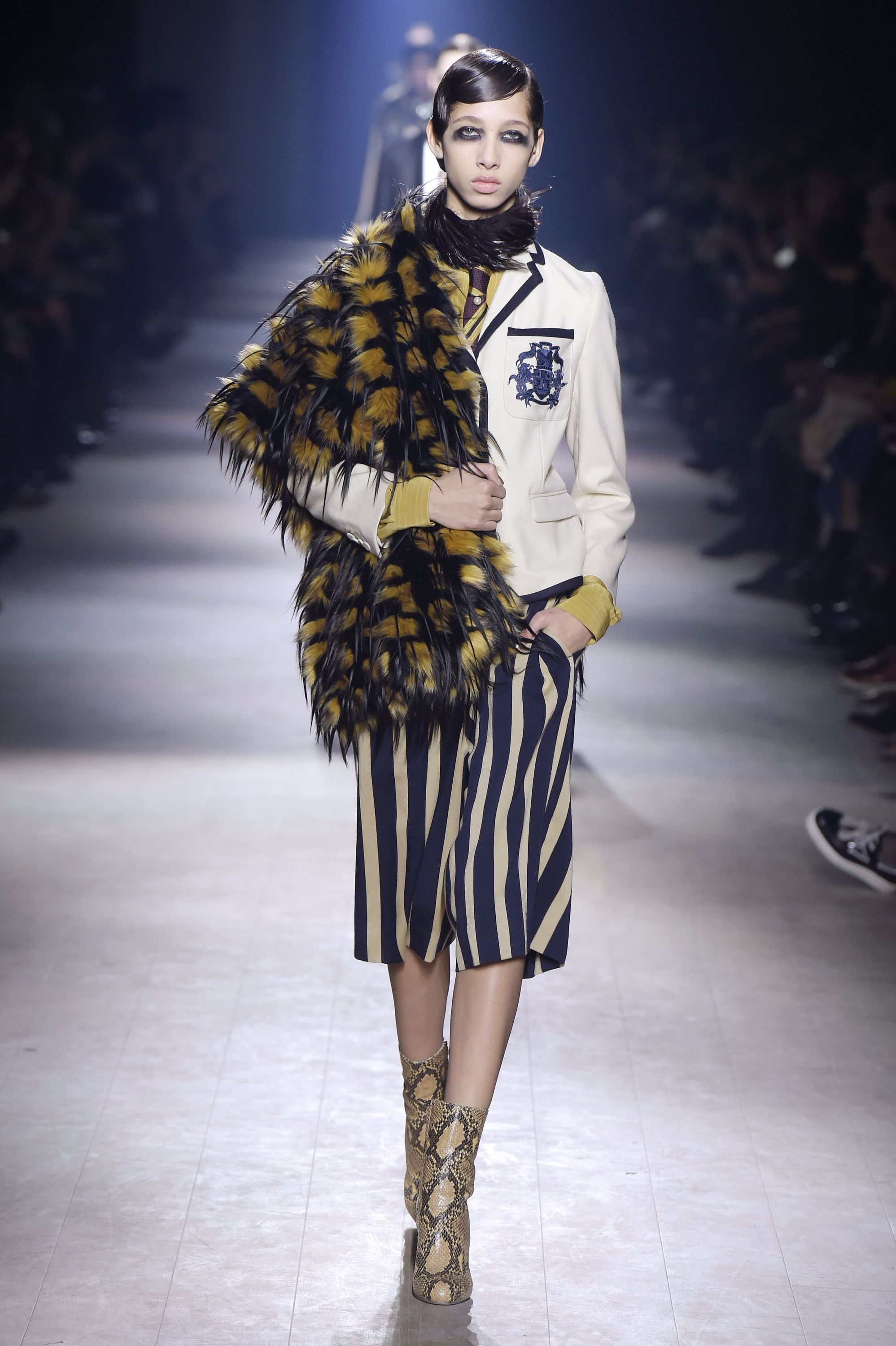 DRIES VAN NOTEN Women 2016-17 ルックブック dvn-pap16-17-look06-min-4cb10c.JPG