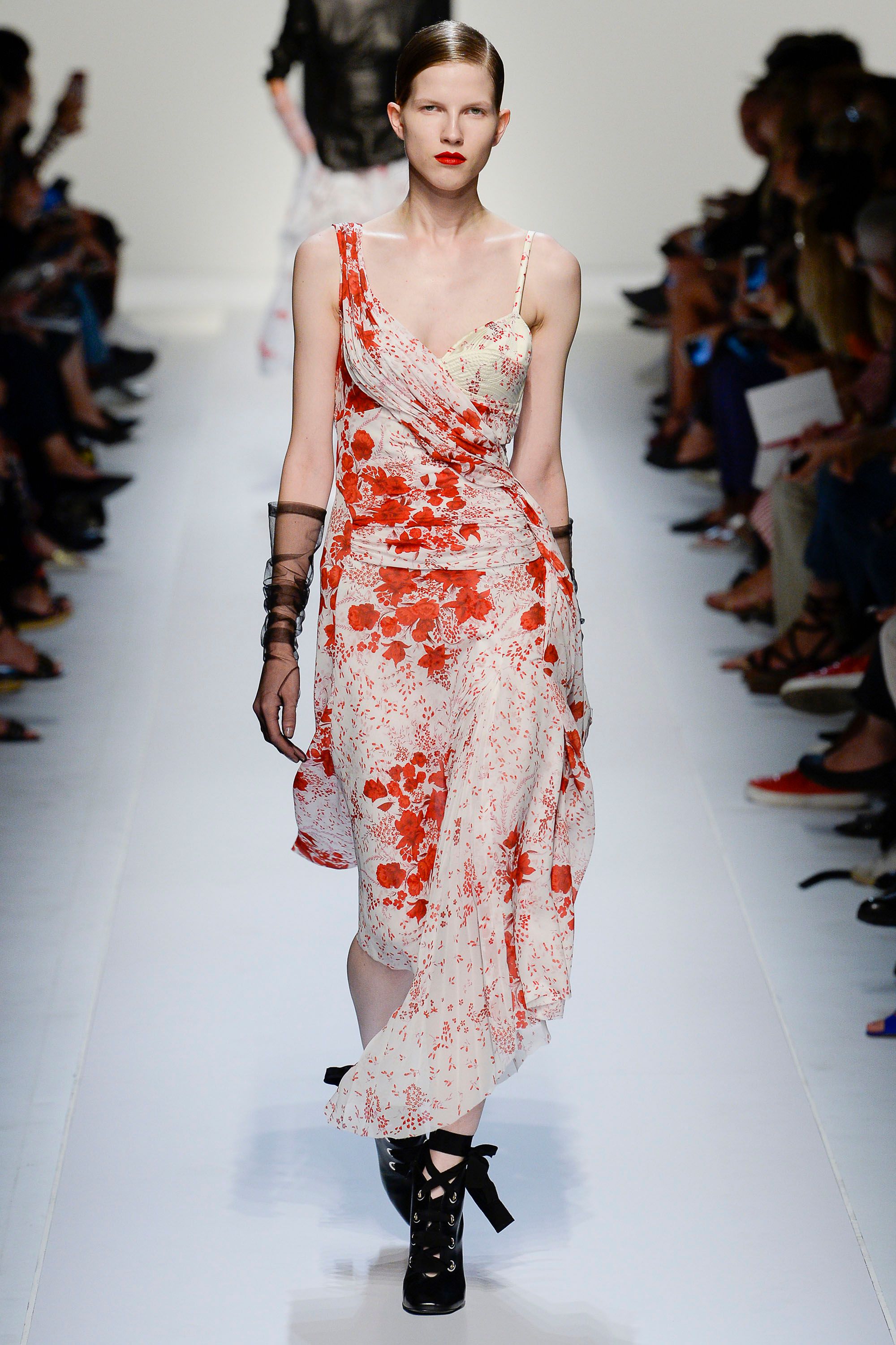 Ermanno Scervino SS18 womenswear #9 - Tagwalk: The Fashion Search