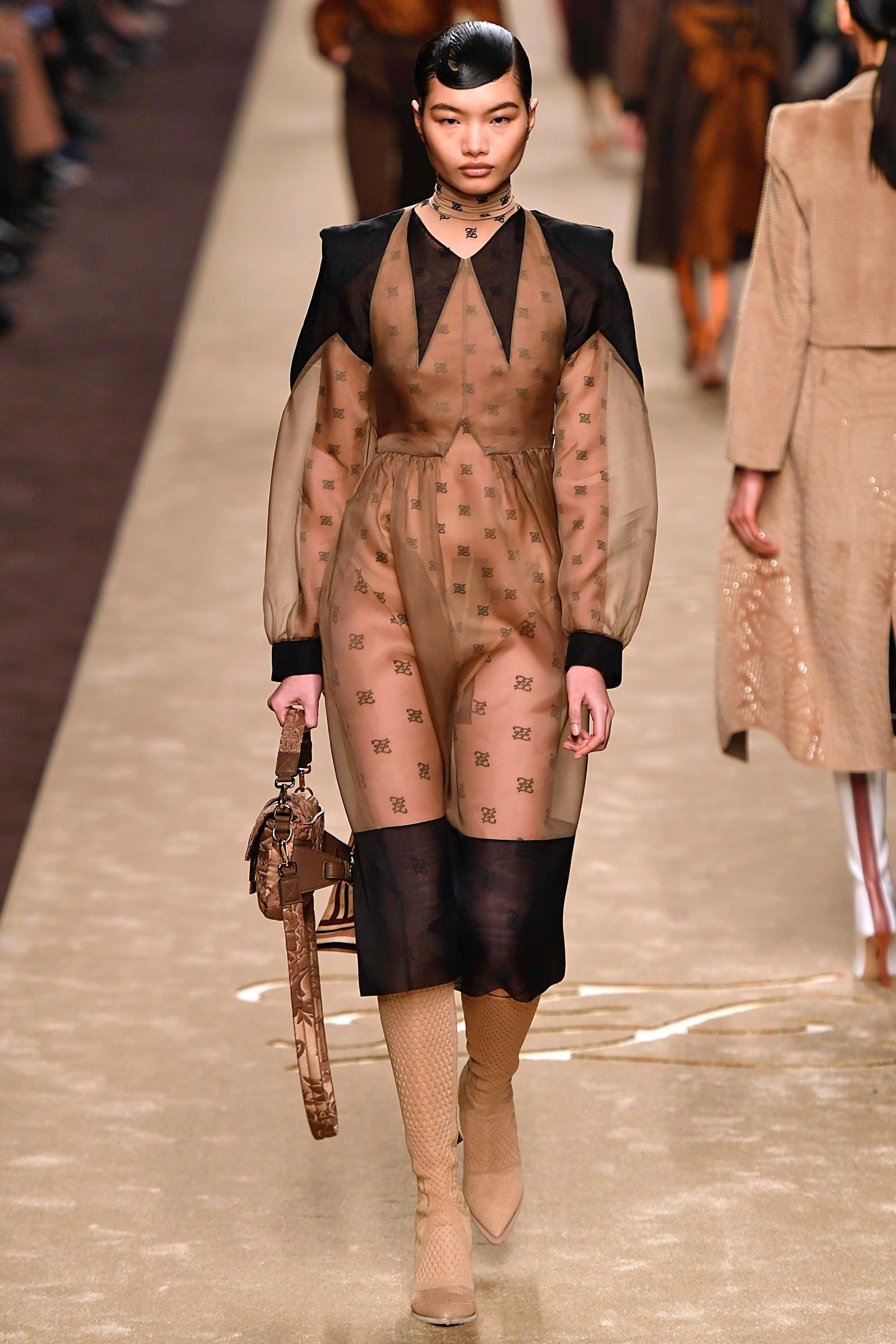 fendi-aw19-0035-b8e46b.jpg