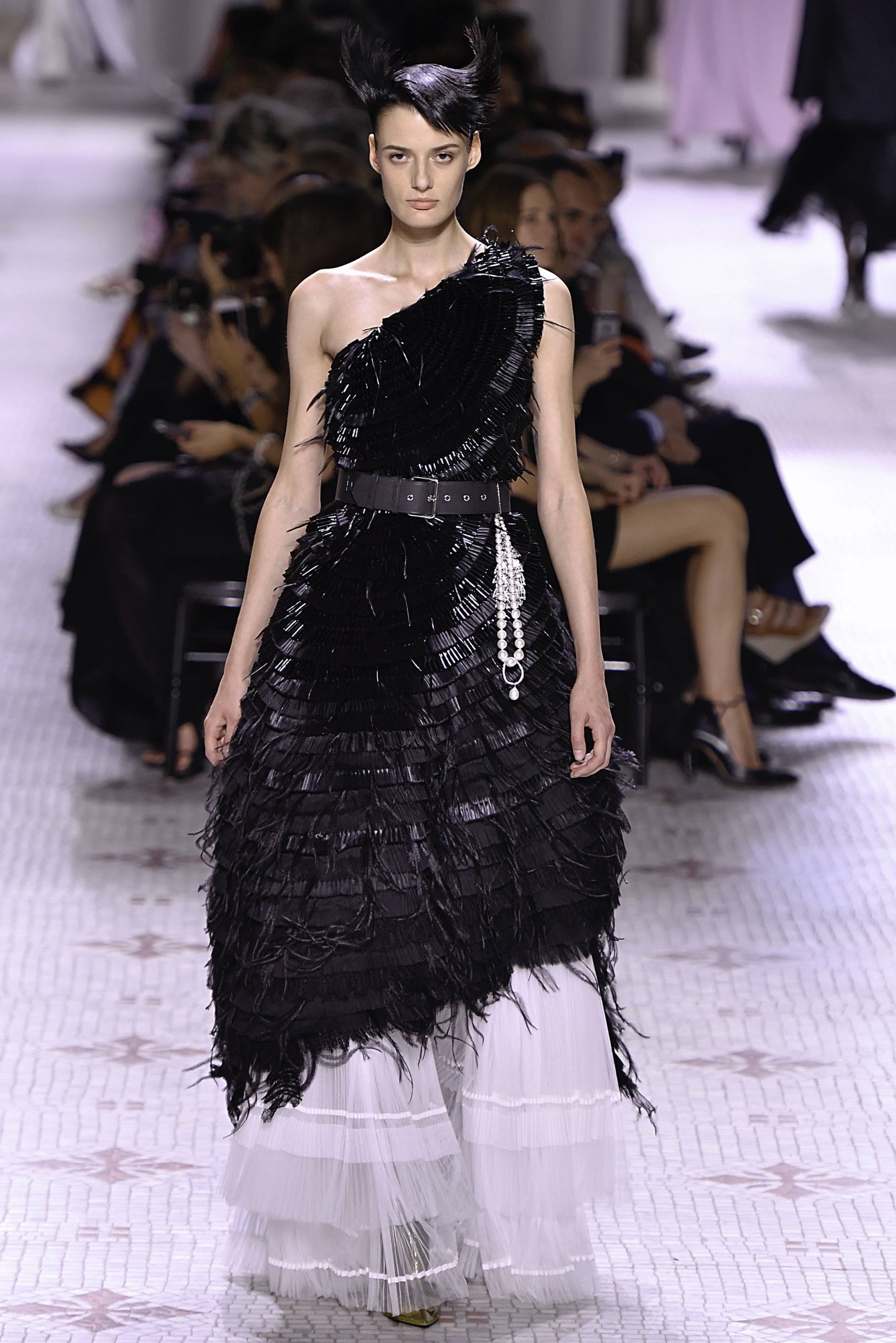 givenchy-caw19-0019-45bea7.jpg