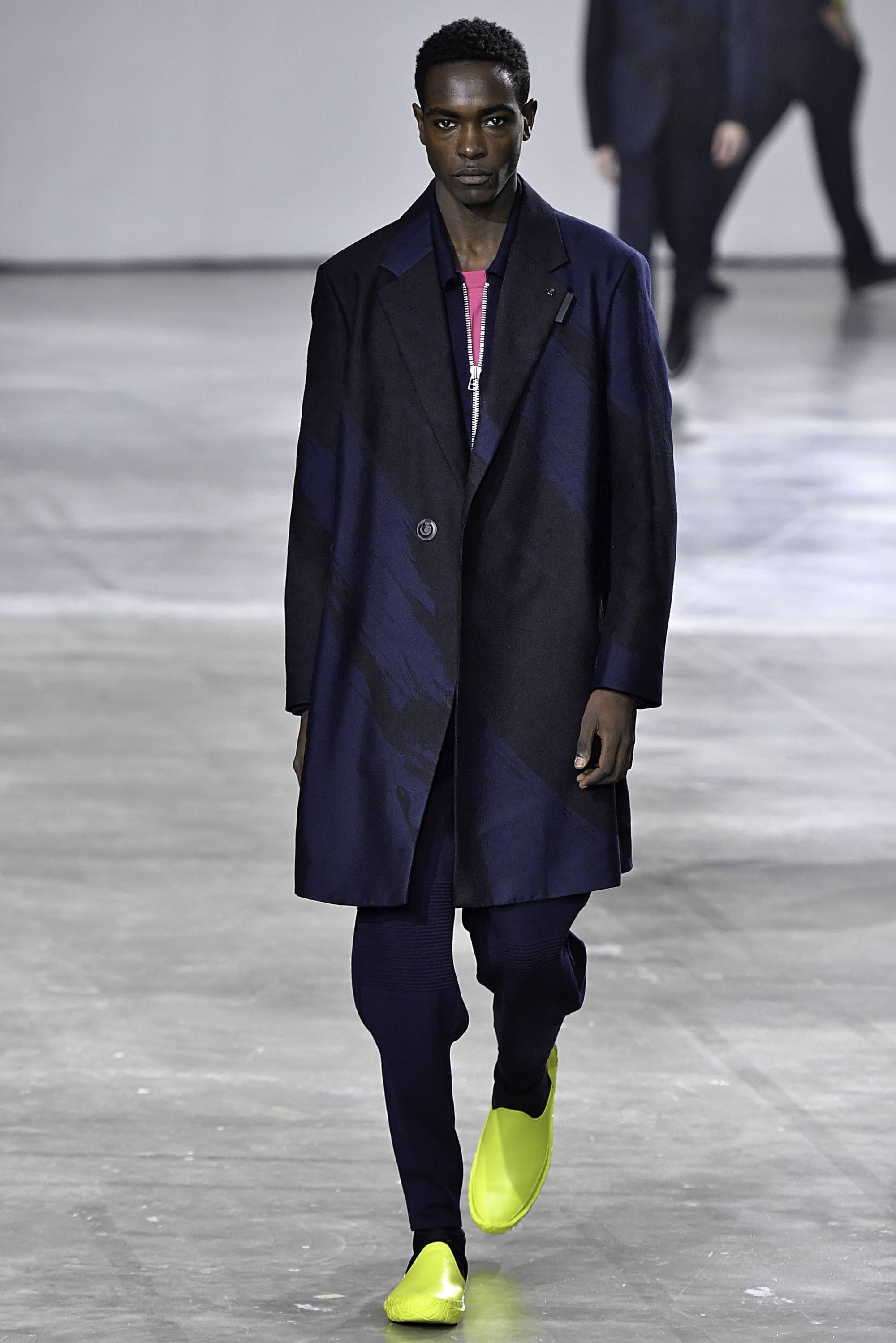 issey-miyake-men-maw19-0010-
