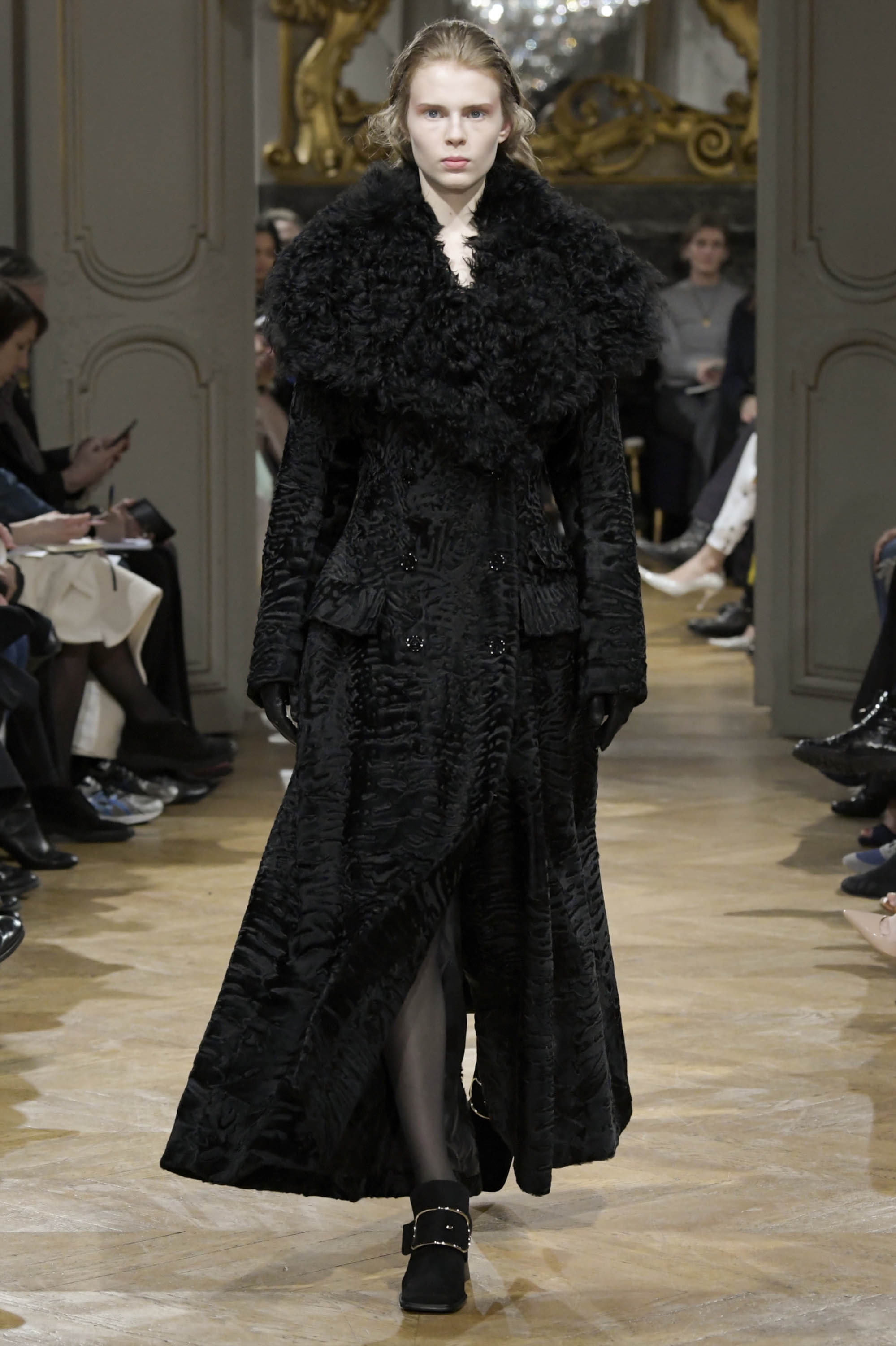 John Galliano FW17 womenswear #40 - Tagwalk: The Fashion Search Engine