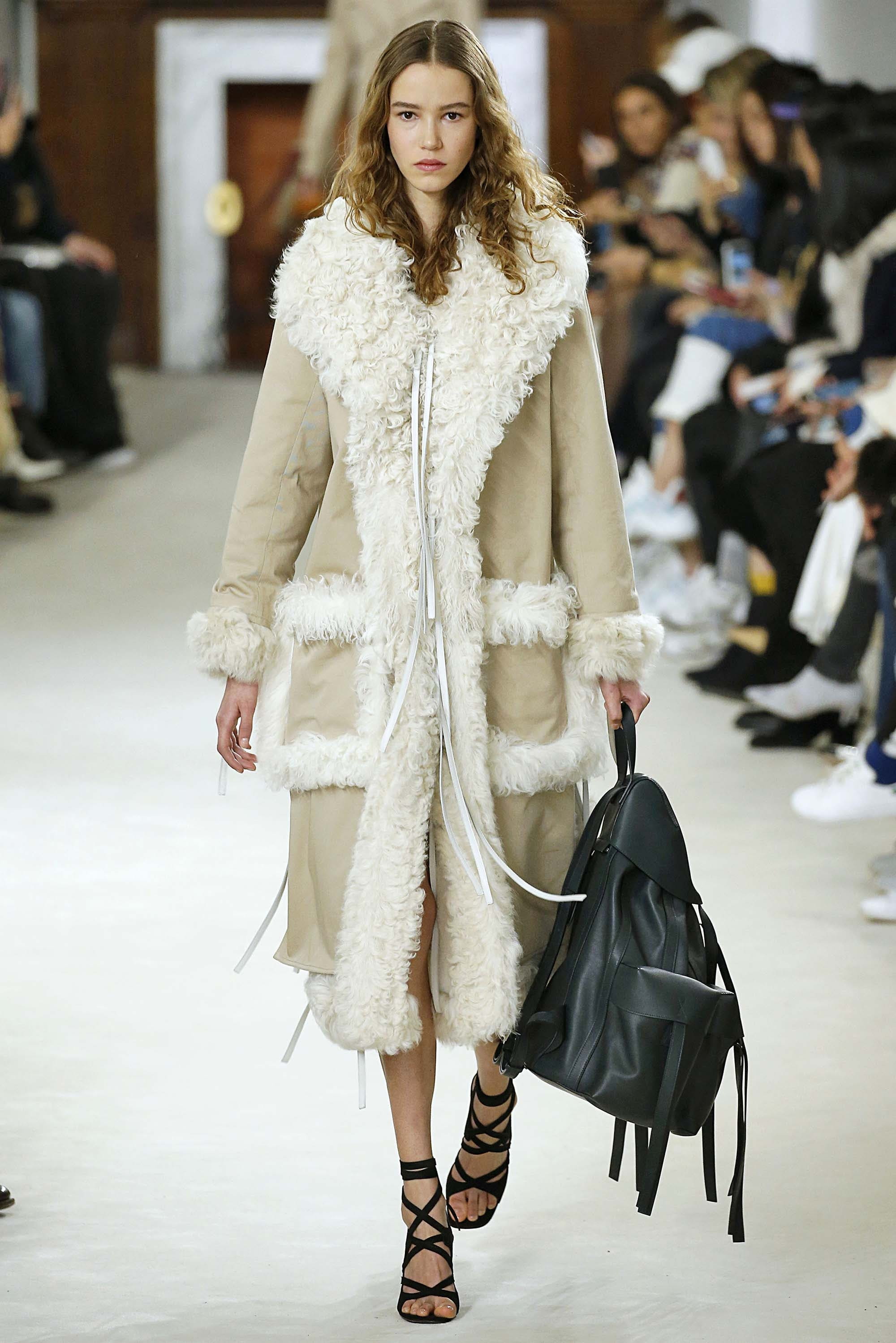 loewe-aw18-0027-67117d.jpg