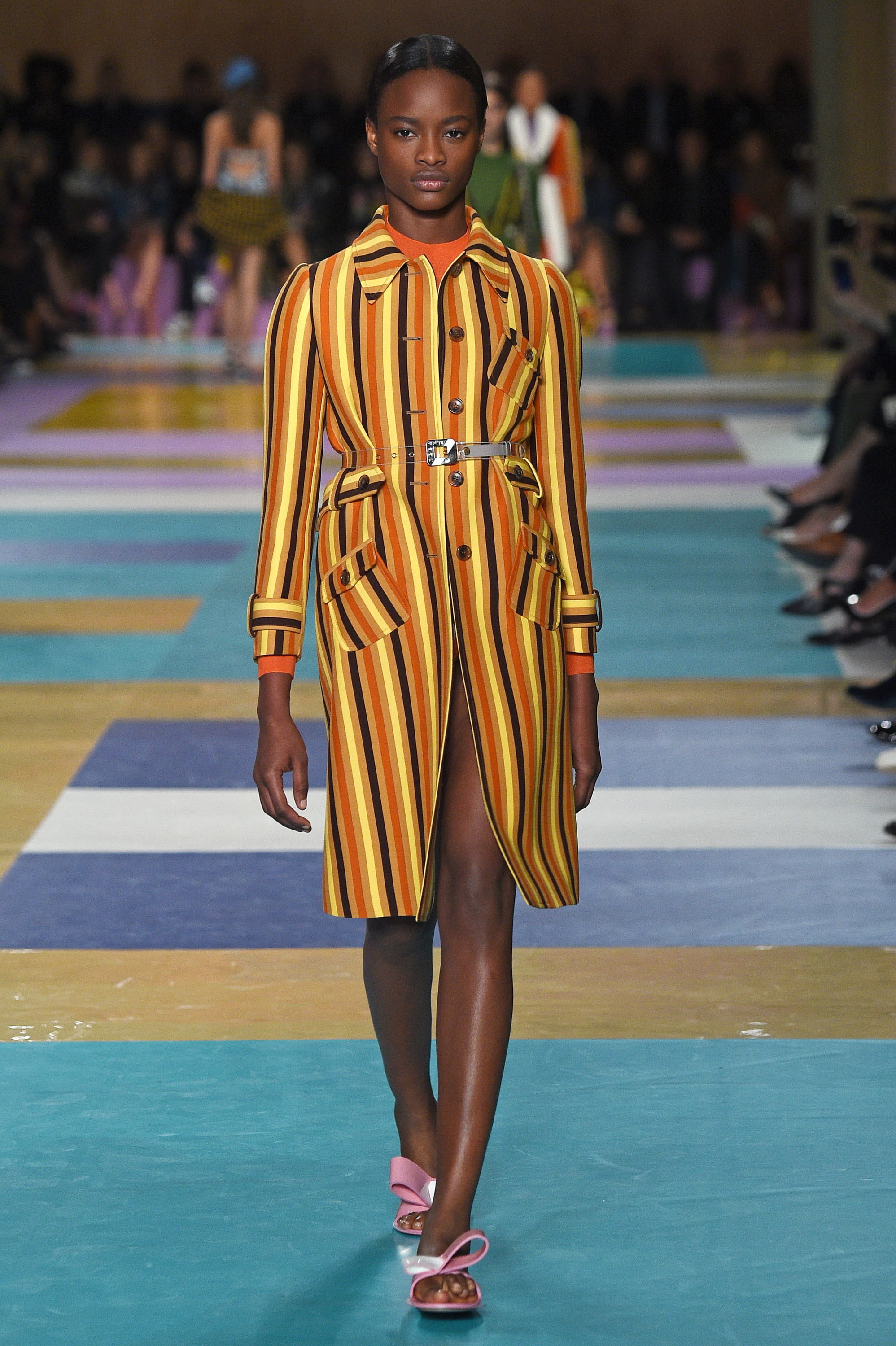 miu miu イエロー Vネック タンクトップ miu-miu-ss17-0100-7afd7c.jpg