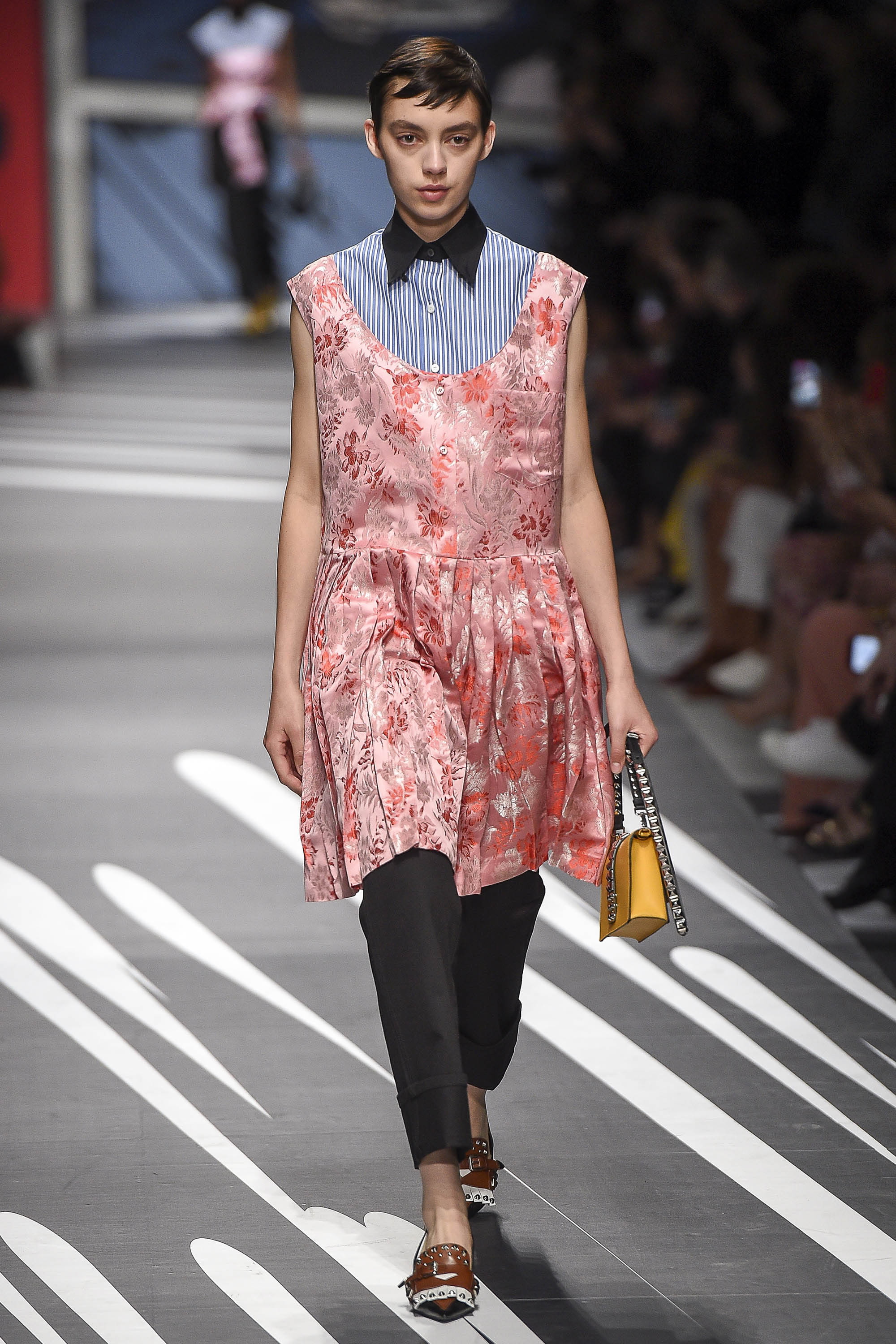 スカート PRADA 2018 collection roze flower black スカート PRADA 2018 collection roze flower black Prada